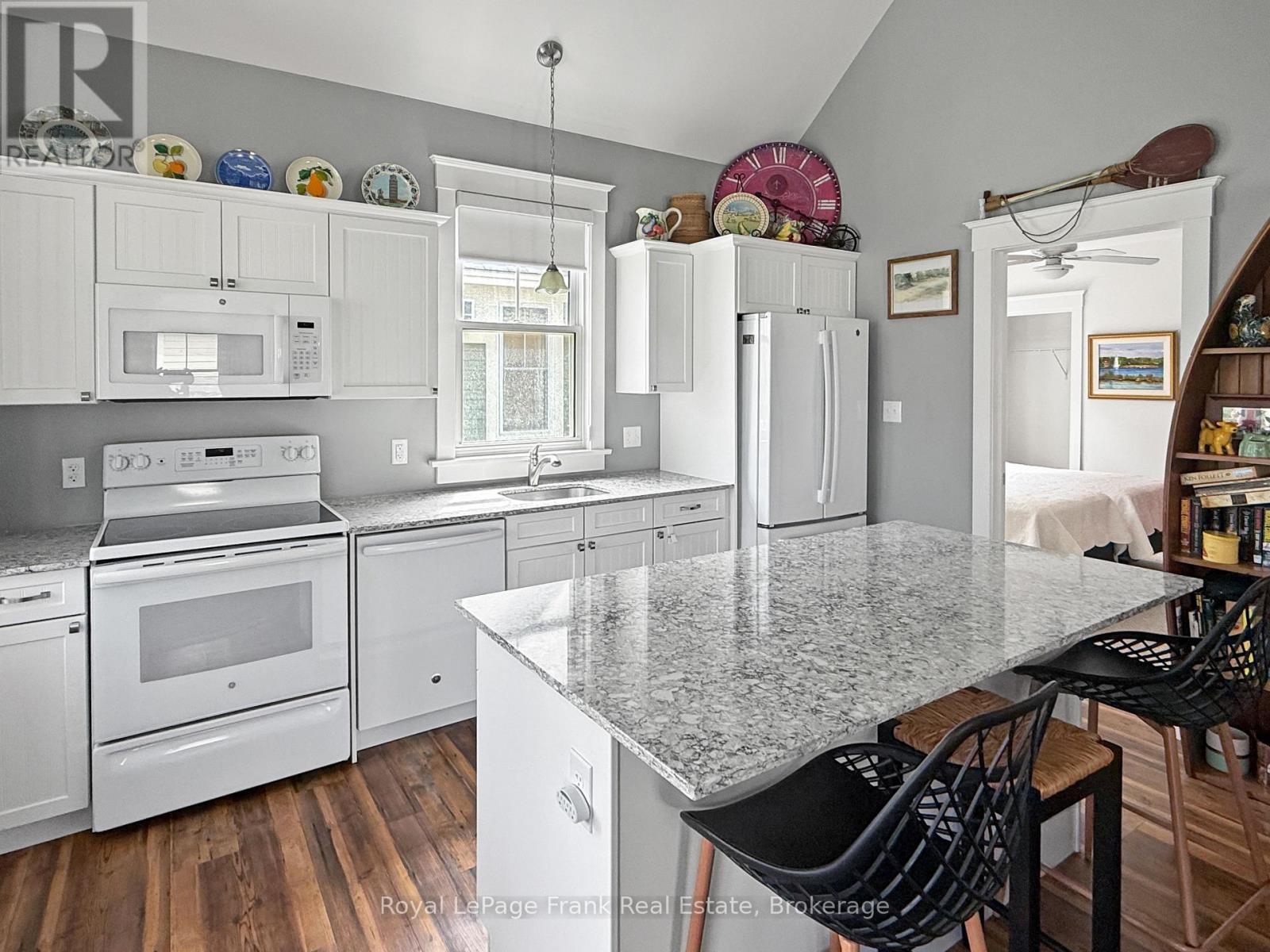 222 - 17 Hollow Lane, Prince Edward County, Ontario  K0K 1P0 - Photo 10 - X12498790