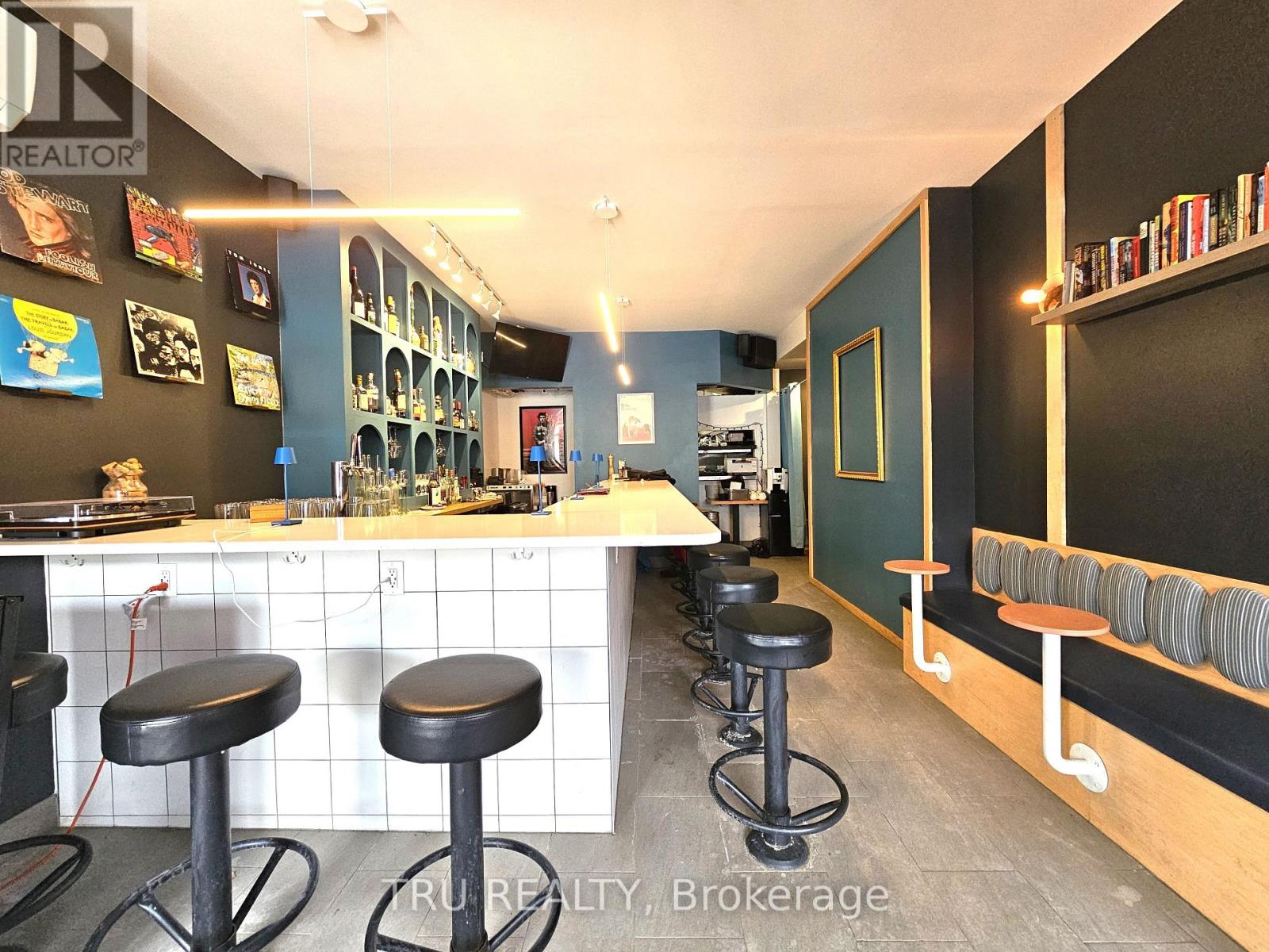 826 Somerset Street W, Ottawa, Ontario  K1S 4N2 - Photo 4 - X12864388