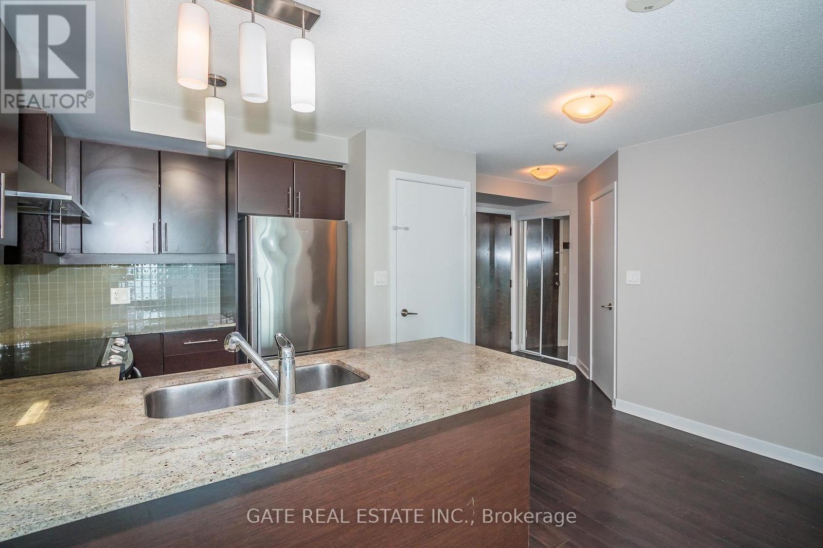 1410 - 18 Harbour Street, Toronto, Ontario  M5J 2Z6 - Photo 8 - C12864382