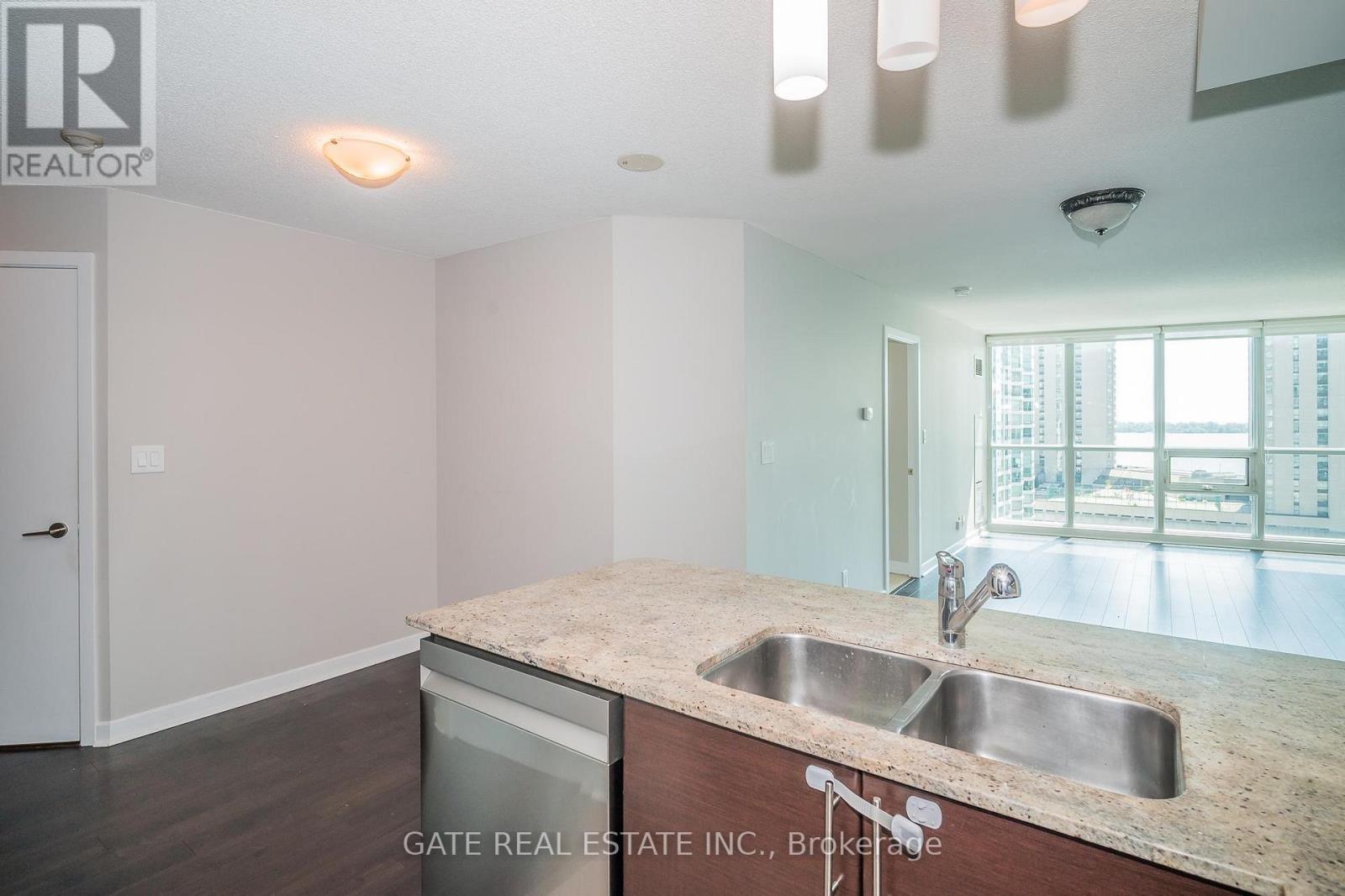 1410 - 18 Harbour Street, Toronto, Ontario  M5J 2Z6 - Photo 9 - C12864382