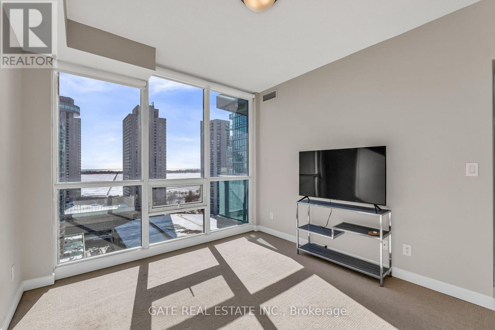 1809 - 18 Harbour Street, Toronto, Ontario  M5J 2Z6 - Photo 24 - C12864398