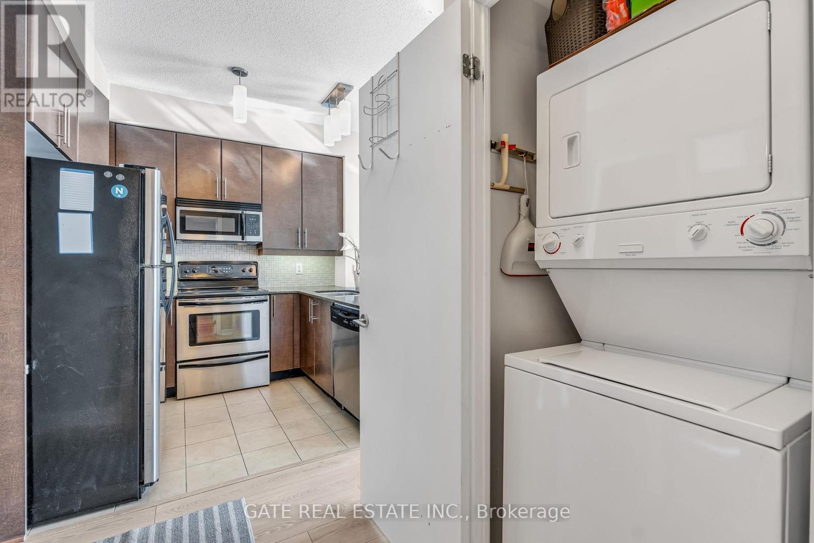 1809 - 18 Harbour Street, Toronto, Ontario  M5J 2Z6 - Photo 29 - C12864398