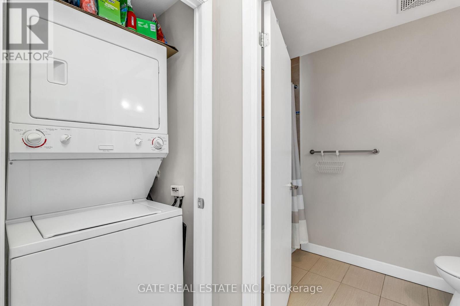 1809 - 18 Harbour Street, Toronto, Ontario  M5J 2Z6 - Photo 30 - C12864398