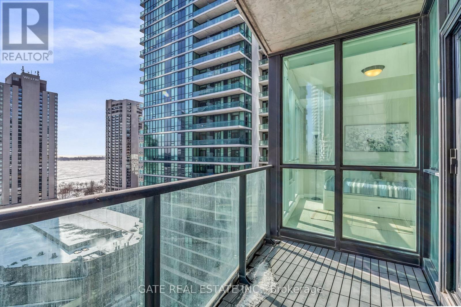 1809 - 18 Harbour Street, Toronto, Ontario  M5J 2Z6 - Photo 32 - C12864398