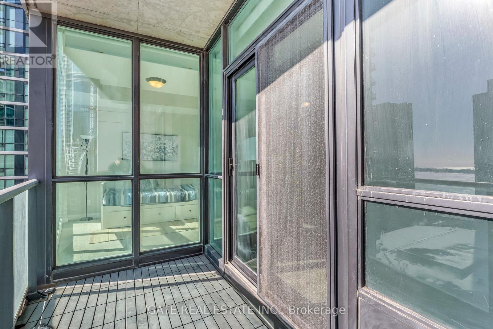 1809 - 18 Harbour Street, Toronto, Ontario  M5J 2Z6 - Photo 33 - C12864398