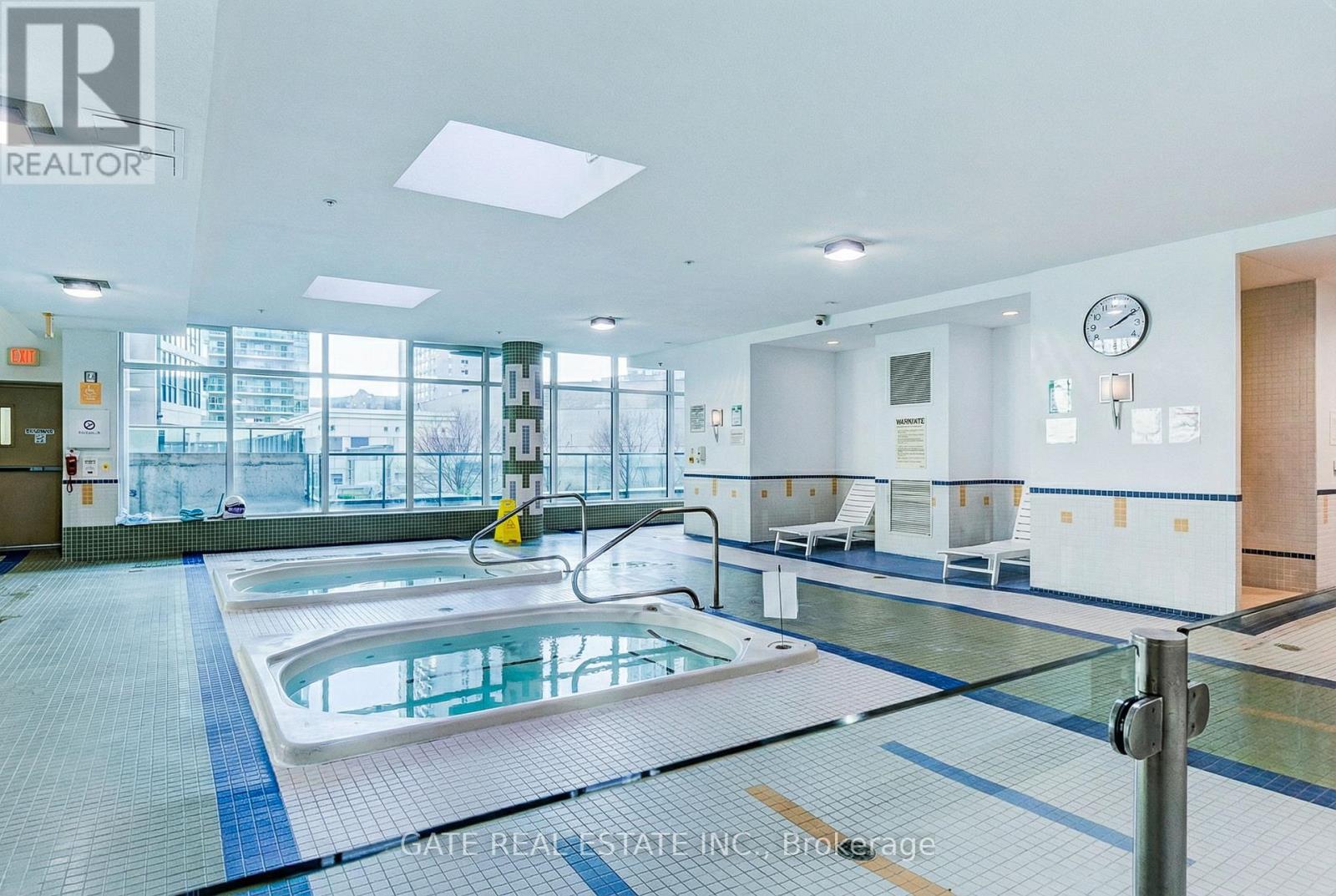 1809 - 18 Harbour Street, Toronto, Ontario  M5J 2Z6 - Photo 39 - C12864398