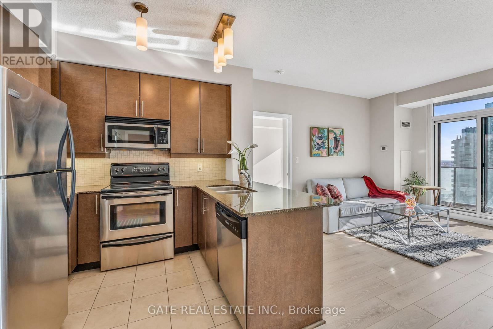 1809 - 18 Harbour Street, Toronto, Ontario  M5J 2Z6 - Photo 5 - C12864398