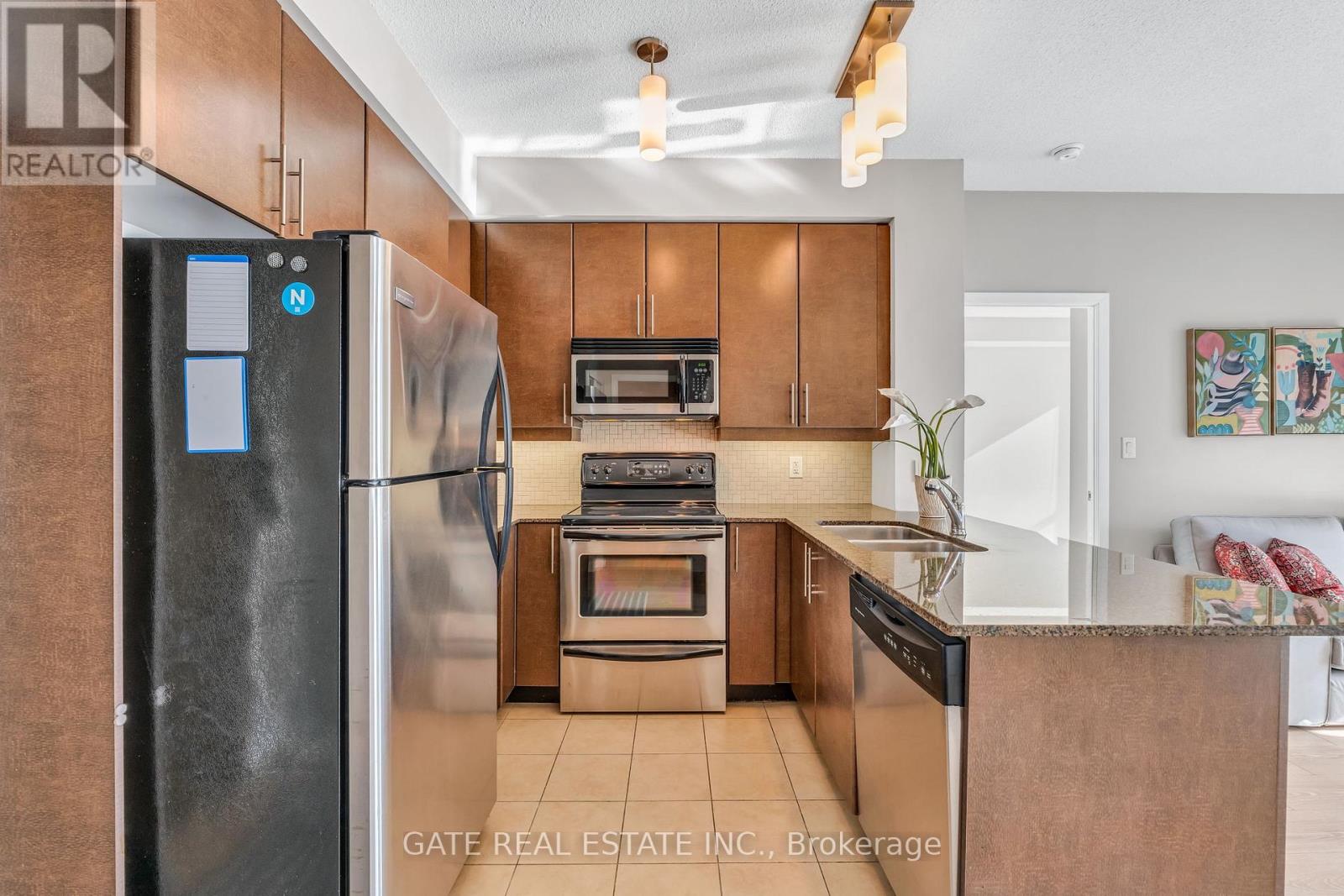 1809 - 18 Harbour Street, Toronto, Ontario  M5J 2Z6 - Photo 6 - C12864398