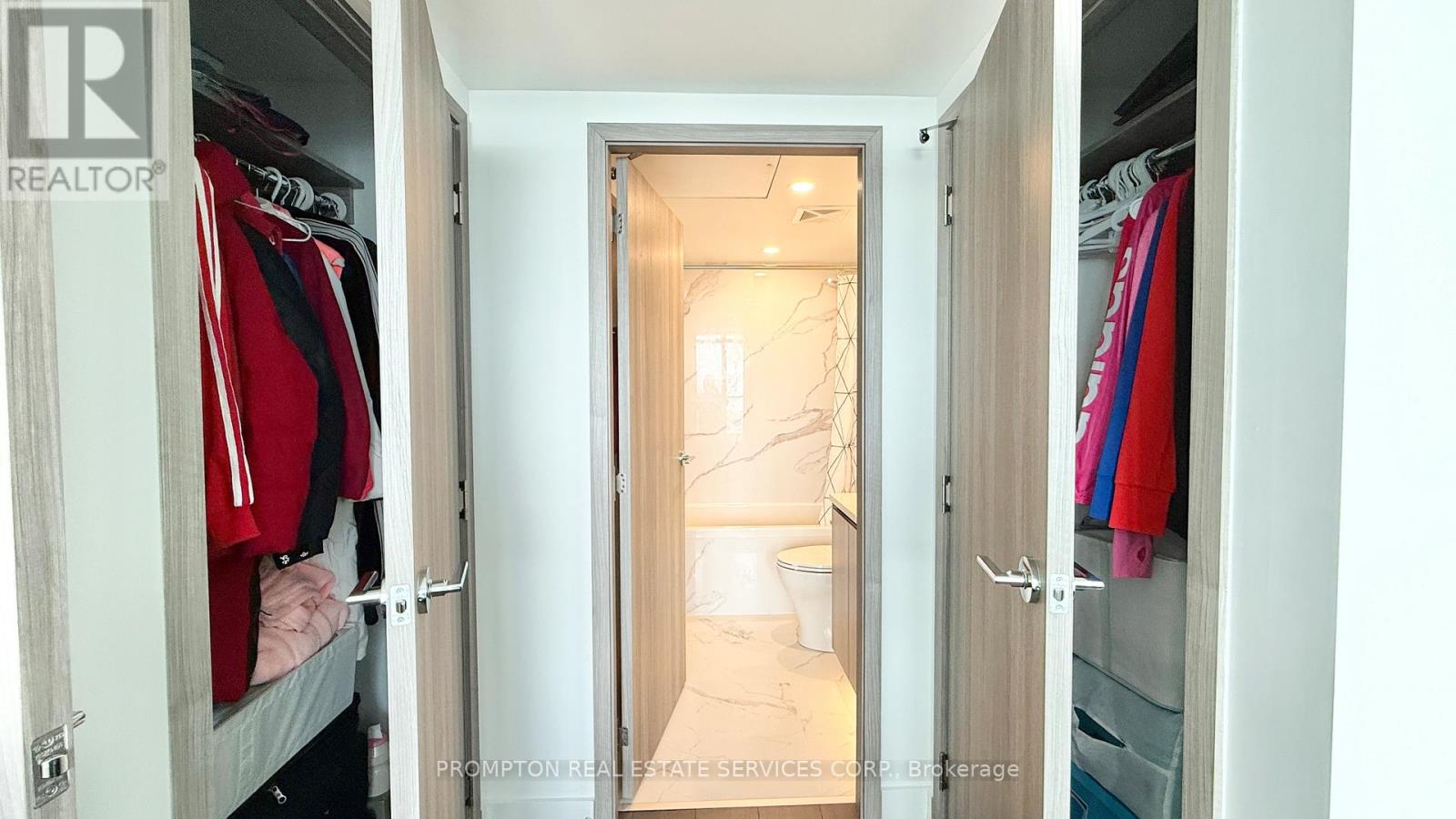 5712 - 3 Concord Cityplace Way, Toronto, Ontario  M5V 0X4 - Photo 10 - C12864402