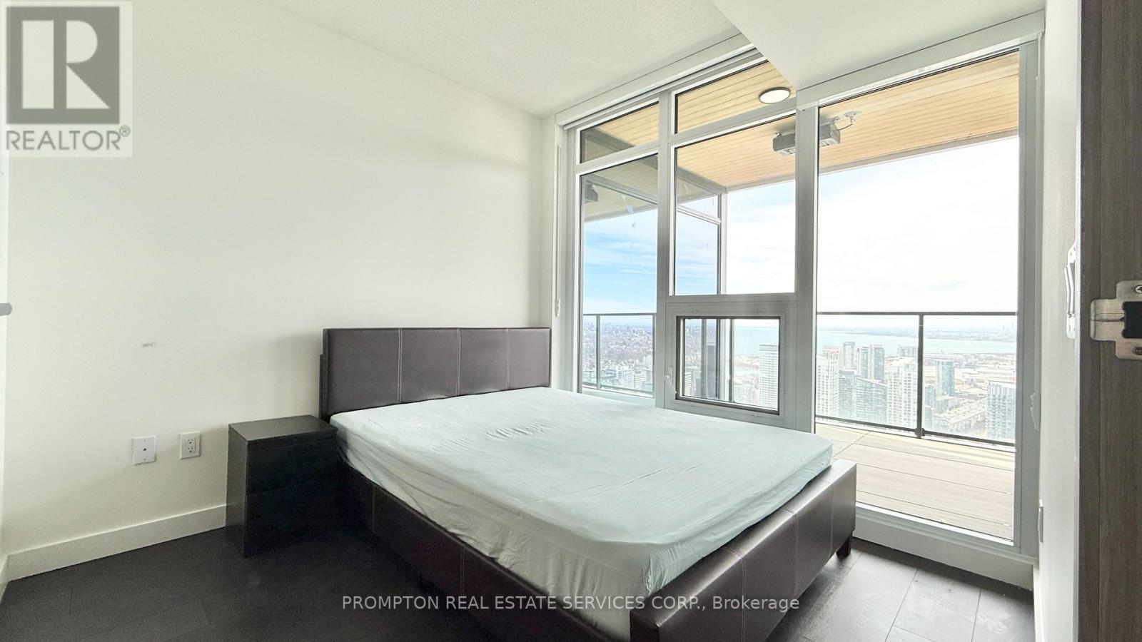 5712 - 3 Concord Cityplace Way, Toronto, Ontario  M5V 0X4 - Photo 12 - C12864402