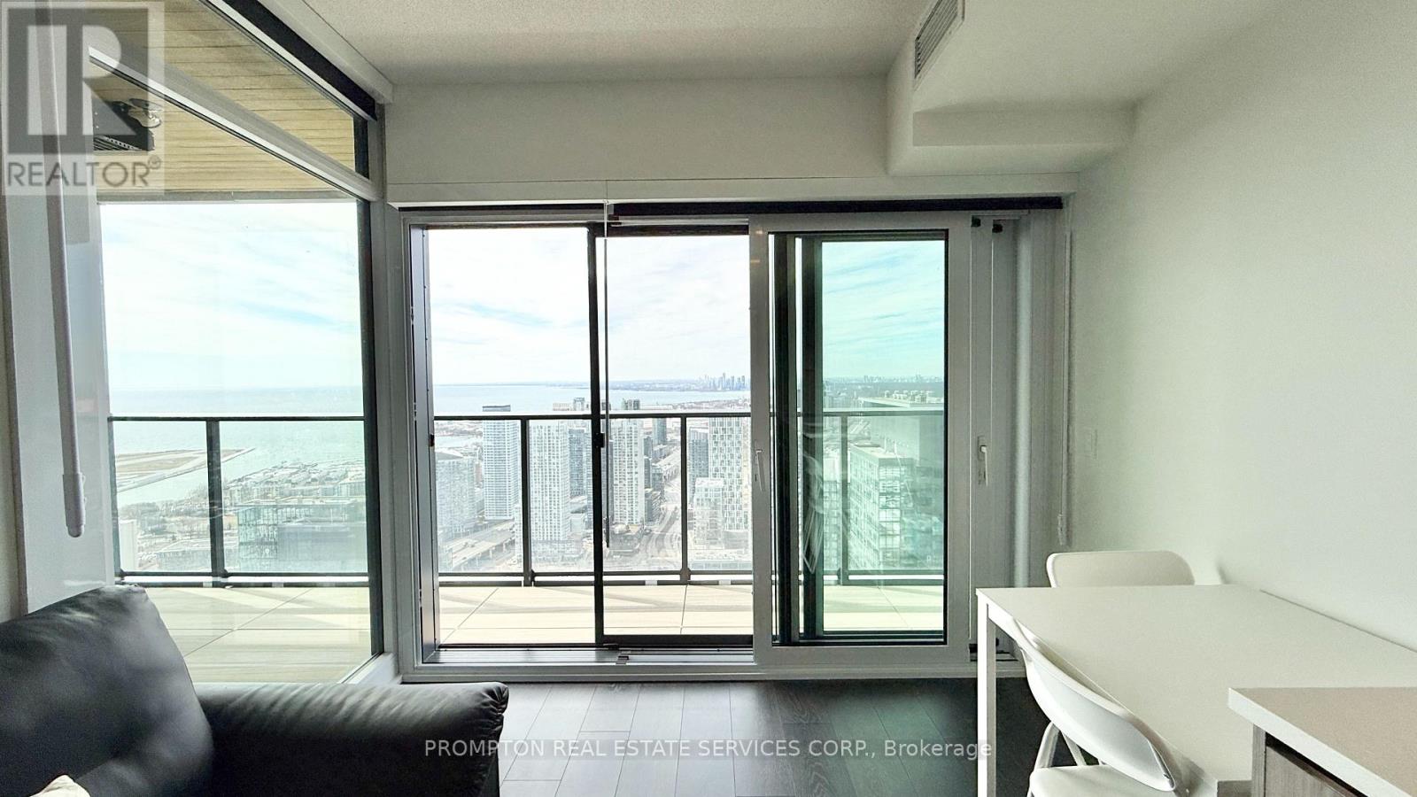 5712 - 3 Concord Cityplace Way, Toronto, Ontario  M5V 0X4 - Photo 13 - C12864402