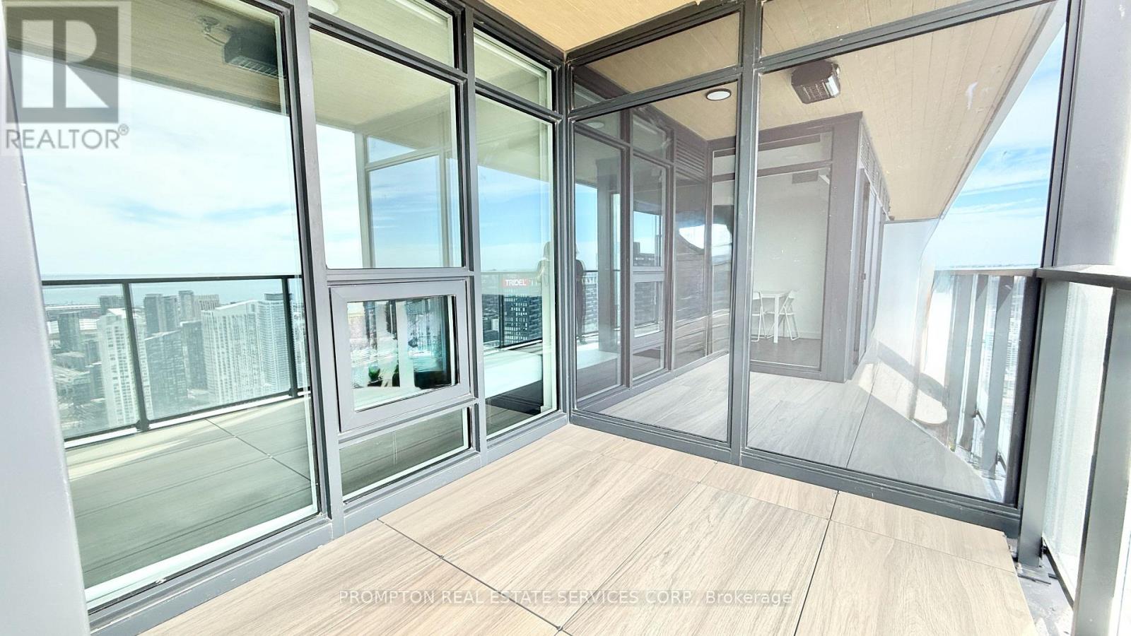 5712 - 3 Concord Cityplace Way, Toronto, Ontario  M5V 0X4 - Photo 18 - C12864402