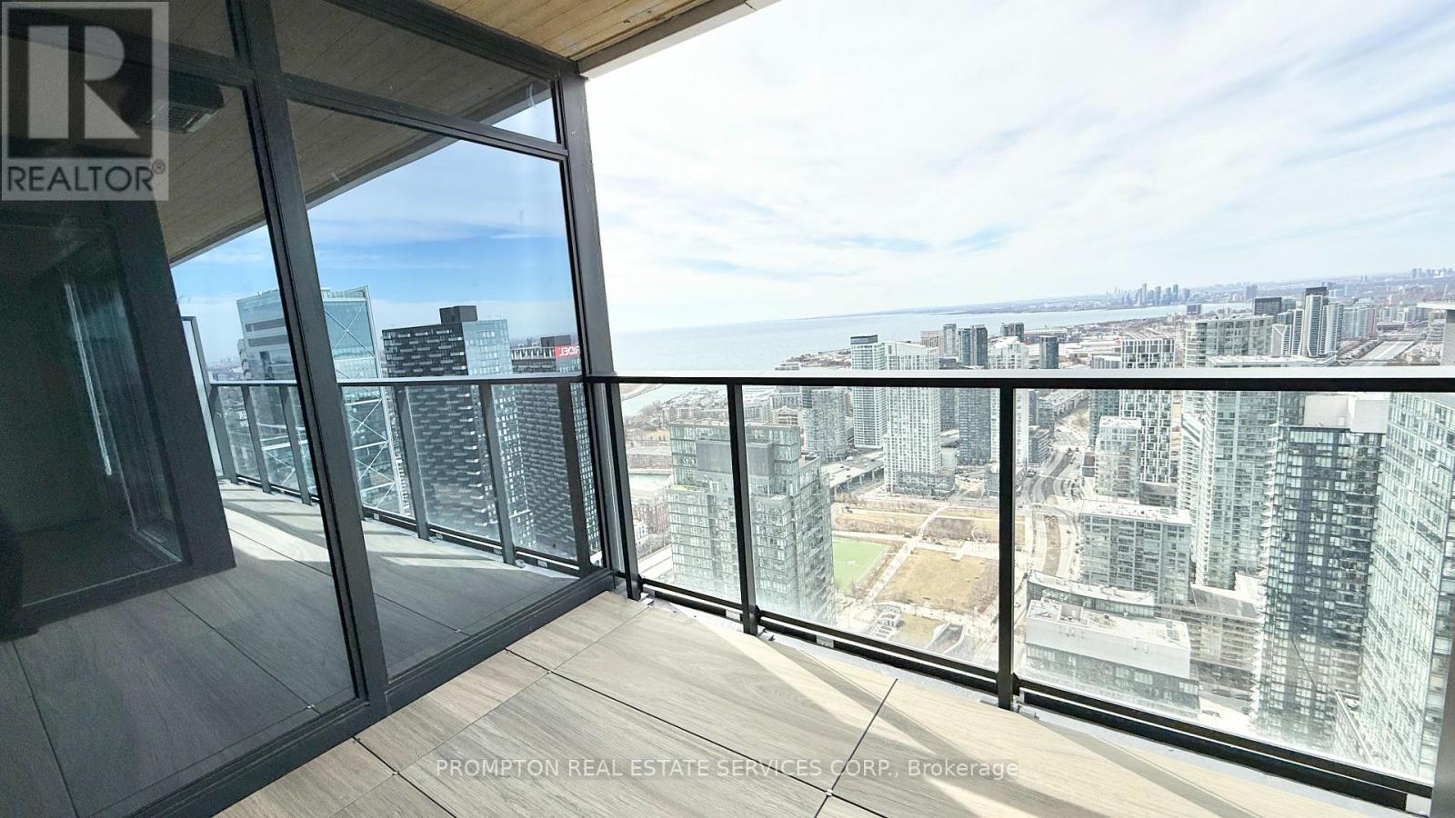 5712 - 3 Concord Cityplace Way, Toronto, Ontario  M5V 0X4 - Photo 19 - C12864402