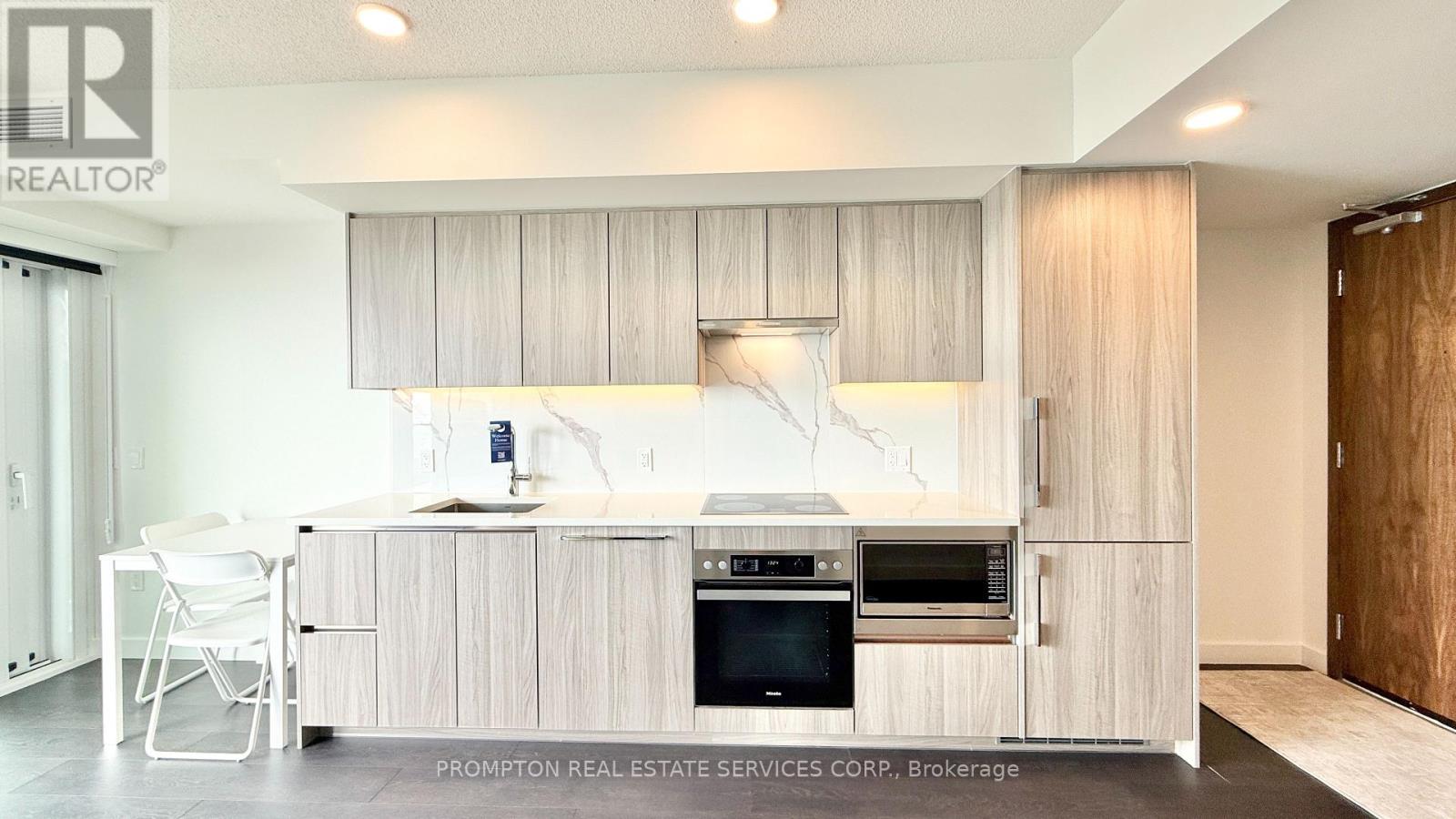 5712 - 3 Concord Cityplace Way, Toronto, Ontario  M5V 0X4 - Photo 5 - C12864402