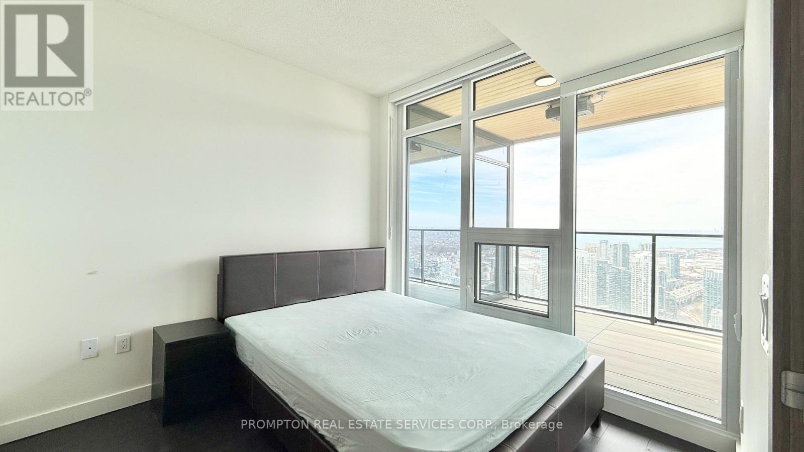 5712 - 3 Concord Cityplace Way, Toronto, Ontario  M5V 0X4 - Photo 8 - C12864402