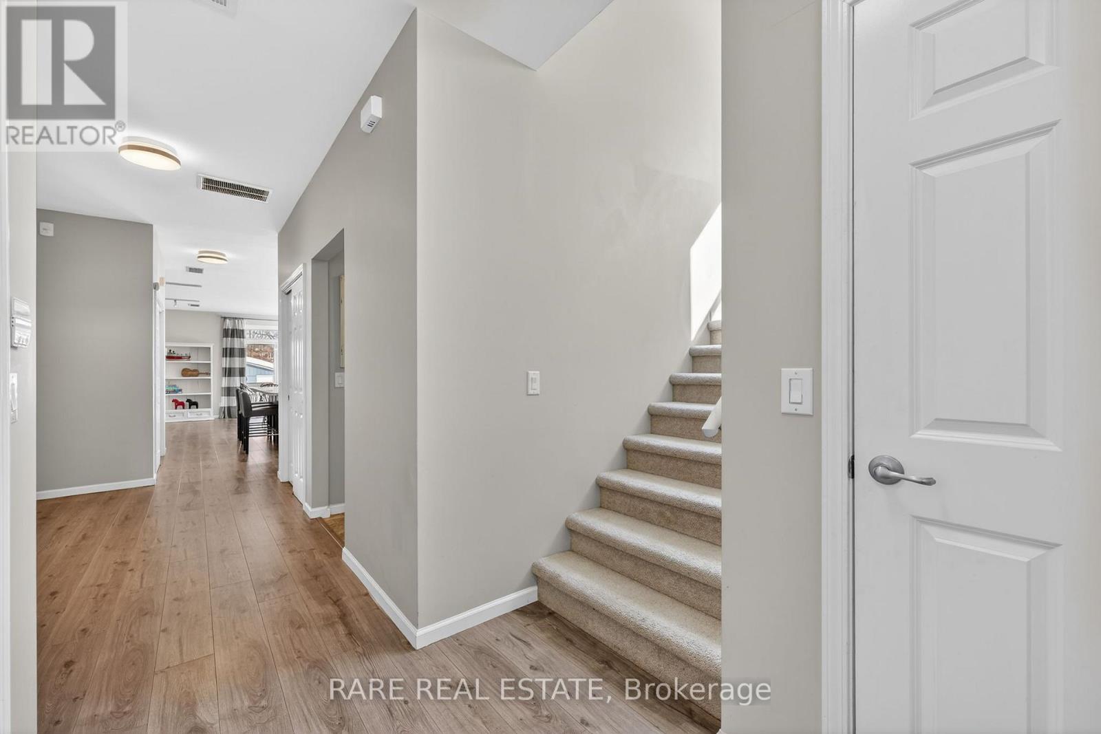 1231 Temple Avenue, Innisfil, Ontario  L0L 1C0 - Photo 3 - N12864386