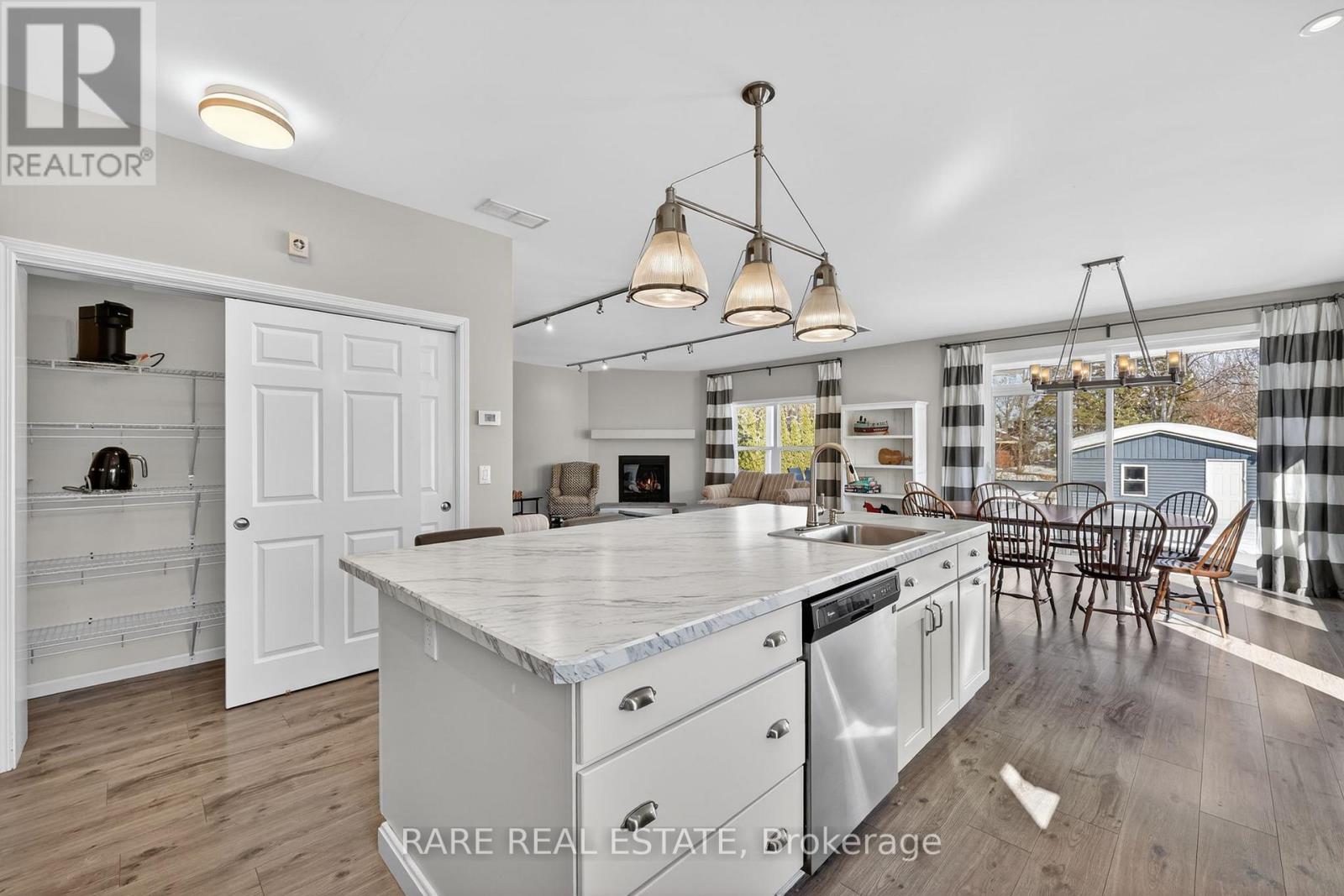 1231 Temple Avenue, Innisfil, Ontario  L0L 1C0 - Photo 6 - N12864386