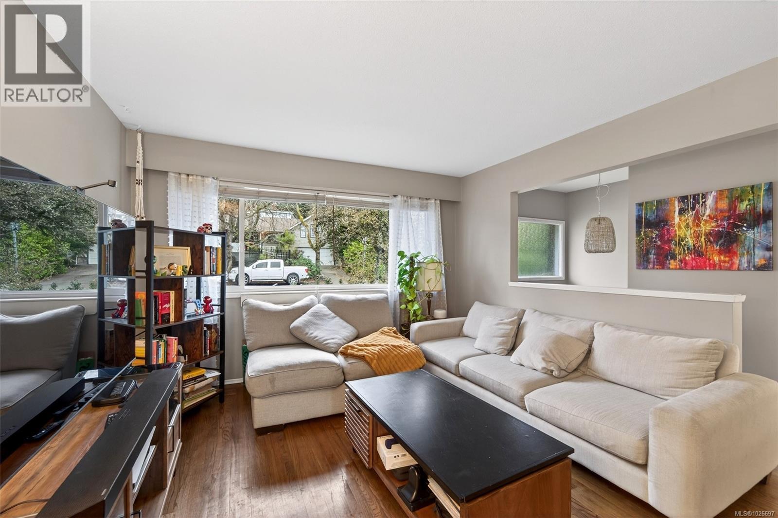 3905 Grange Rd, Saanich, British Columbia  V8Z 4T6 - Photo 4 - 1026697