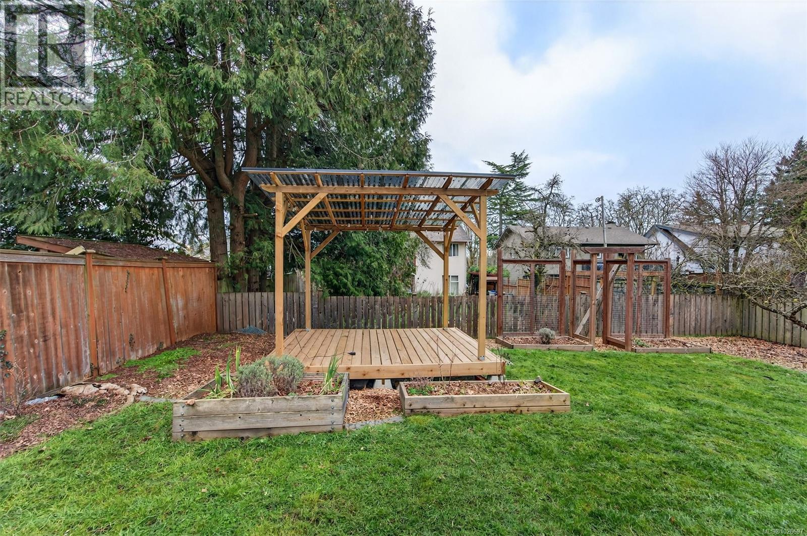 3905 Grange Rd, Saanich, British Columbia  V8Z 4T6 - Photo 27 - 1026697