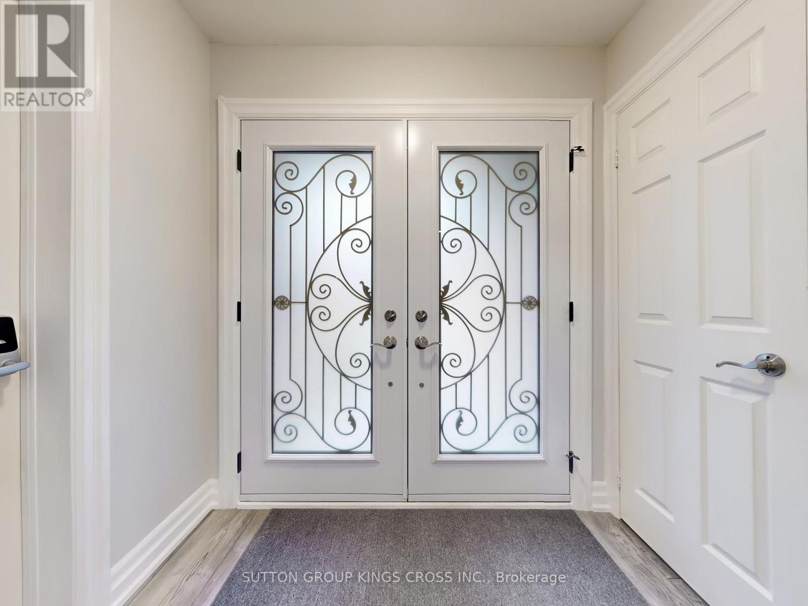 2730 Hammond Road, Mississauga, Ontario  L5K 2M3 - Photo 2 - W12864390