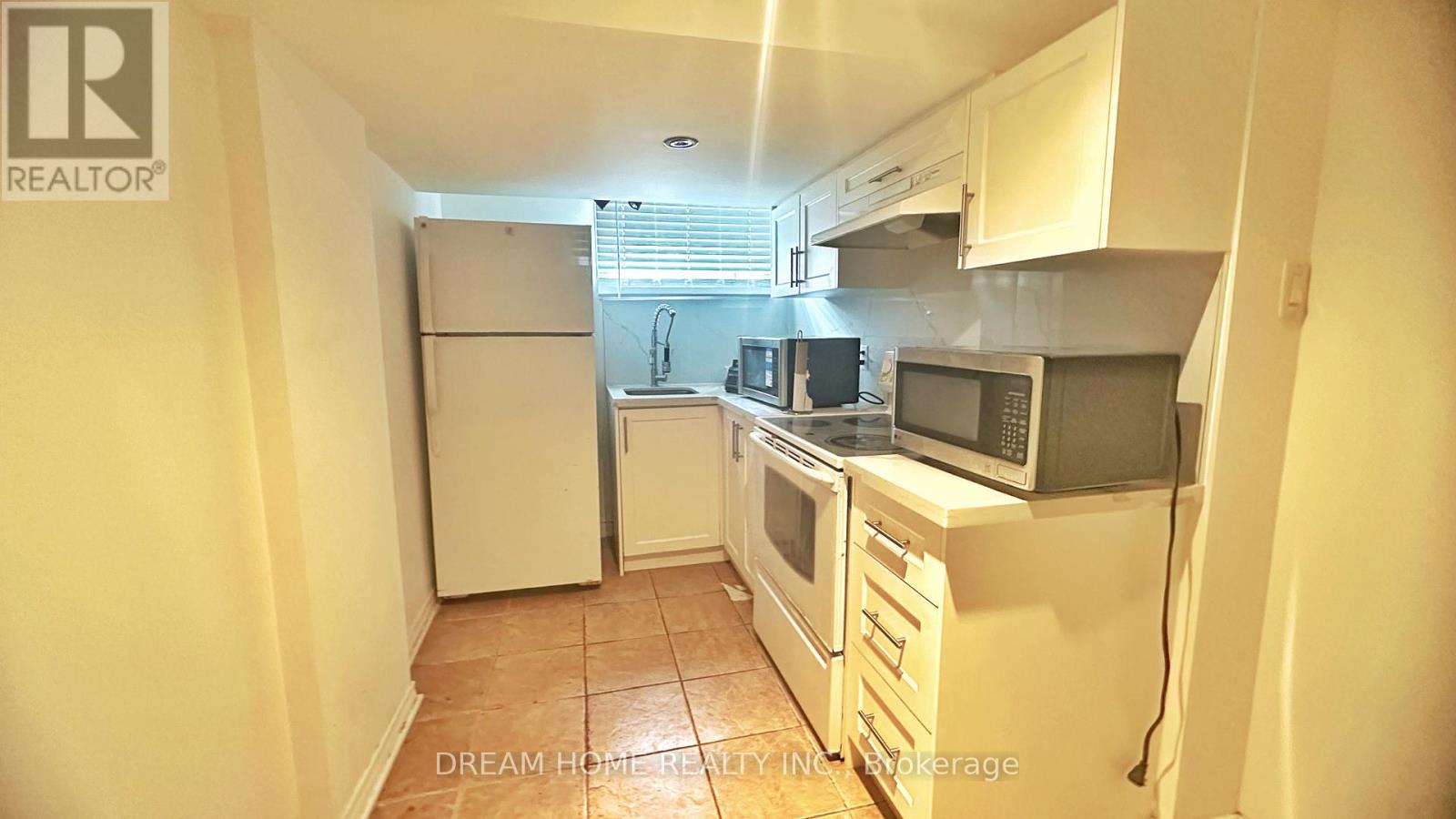 Bm Unit#b - 83 Cornwallis Drive, Toronto, Ontario  M1P 1H6 - Photo 2 - E12861478