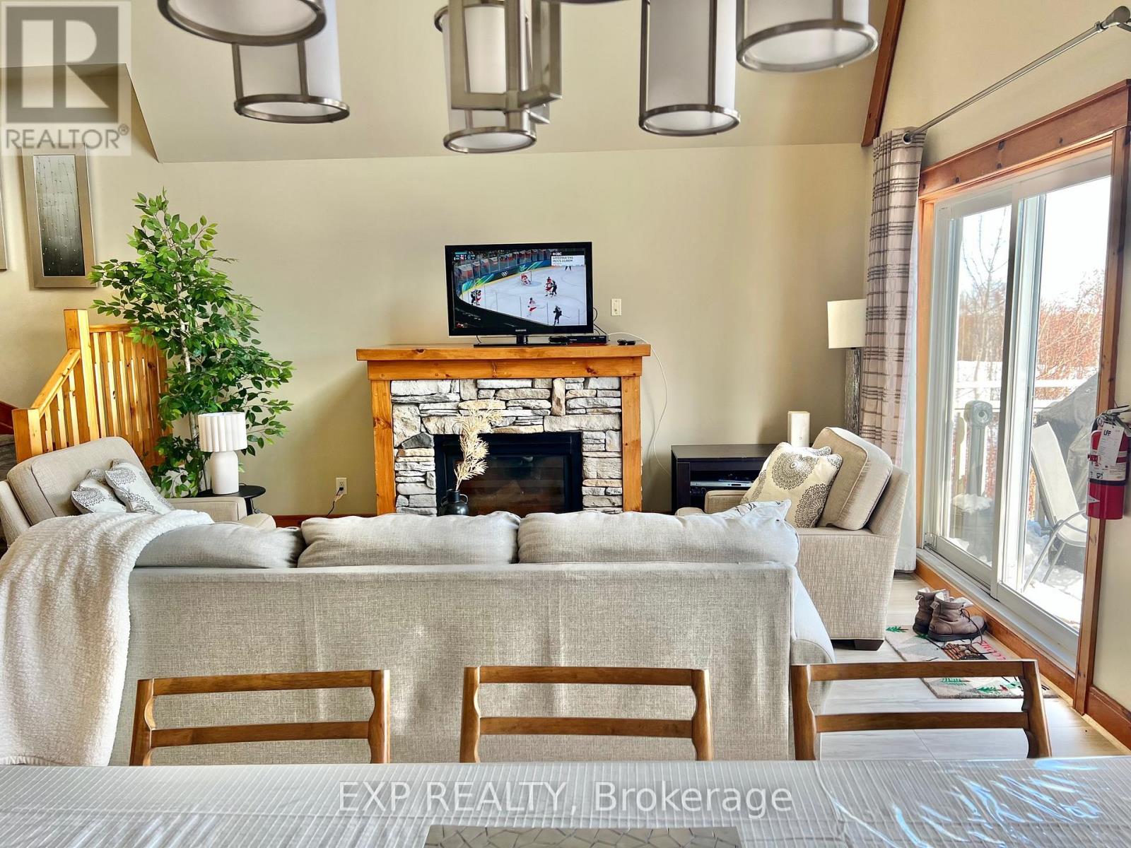 222 - 170 Snowbridge Way, Blue Mountains, Ontario  L9Y 0V1 - Photo 2 - X12425434