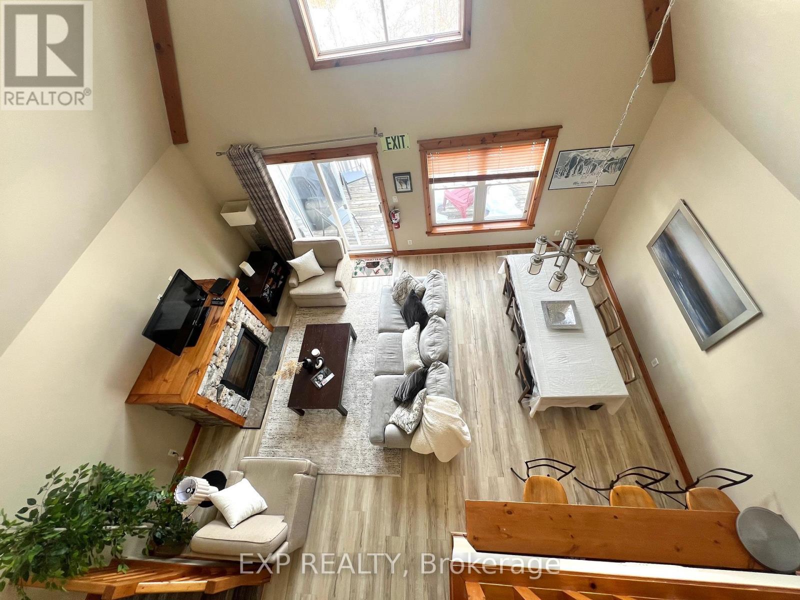 222 - 170 Snowbridge Way, Blue Mountains, Ontario  L9Y 0V1 - Photo 5 - X12425434