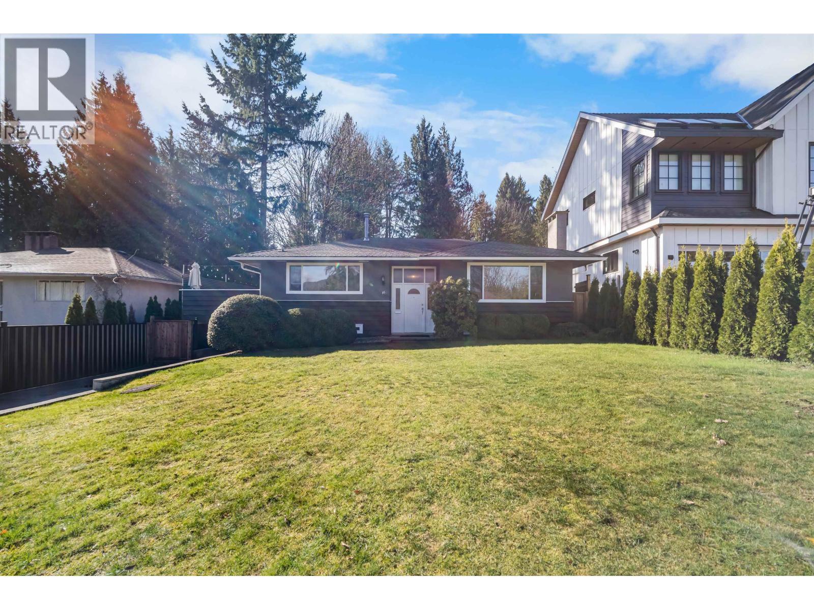 36 Mount Royal Drive, Port Moody, British Columbia  V3H 1P6 - Photo 2 - R3097870