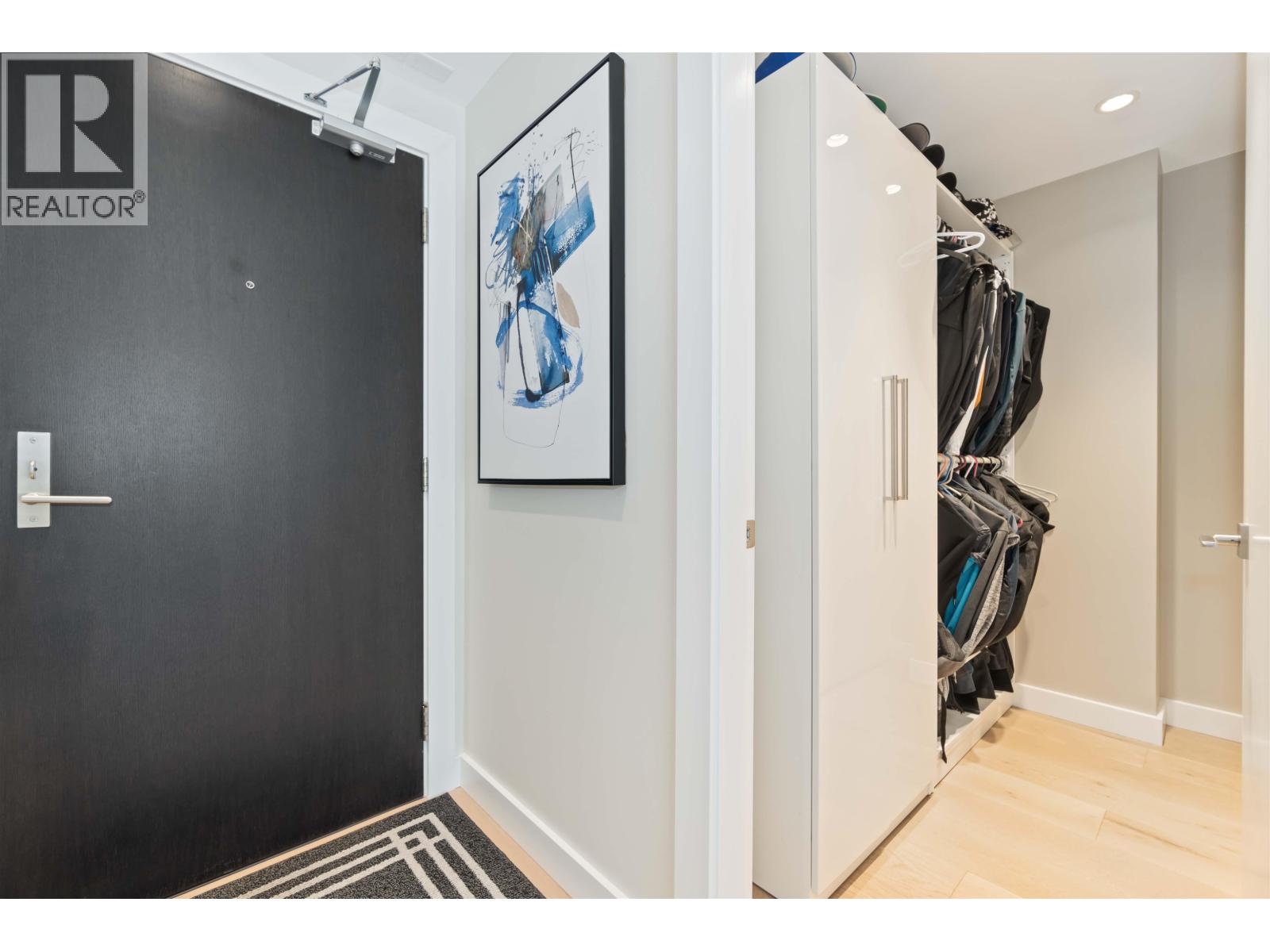 1205 1372 Seymour Street, Vancouver, British Columbia  V6B 0L1 - Photo 2 - R3097947