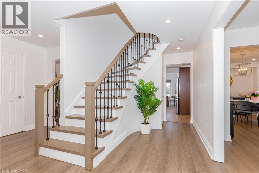 33 Meaghan Street, Waterdown, Ontario  L8B 0H5 - Photo 5 - 40810727