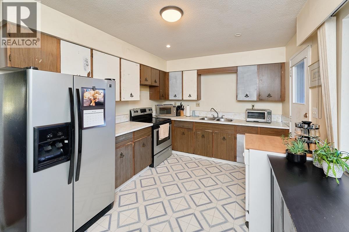 4086 Lister Court, Burnaby, British Columbia  V5G 2C2 - Photo 8 - R3097747