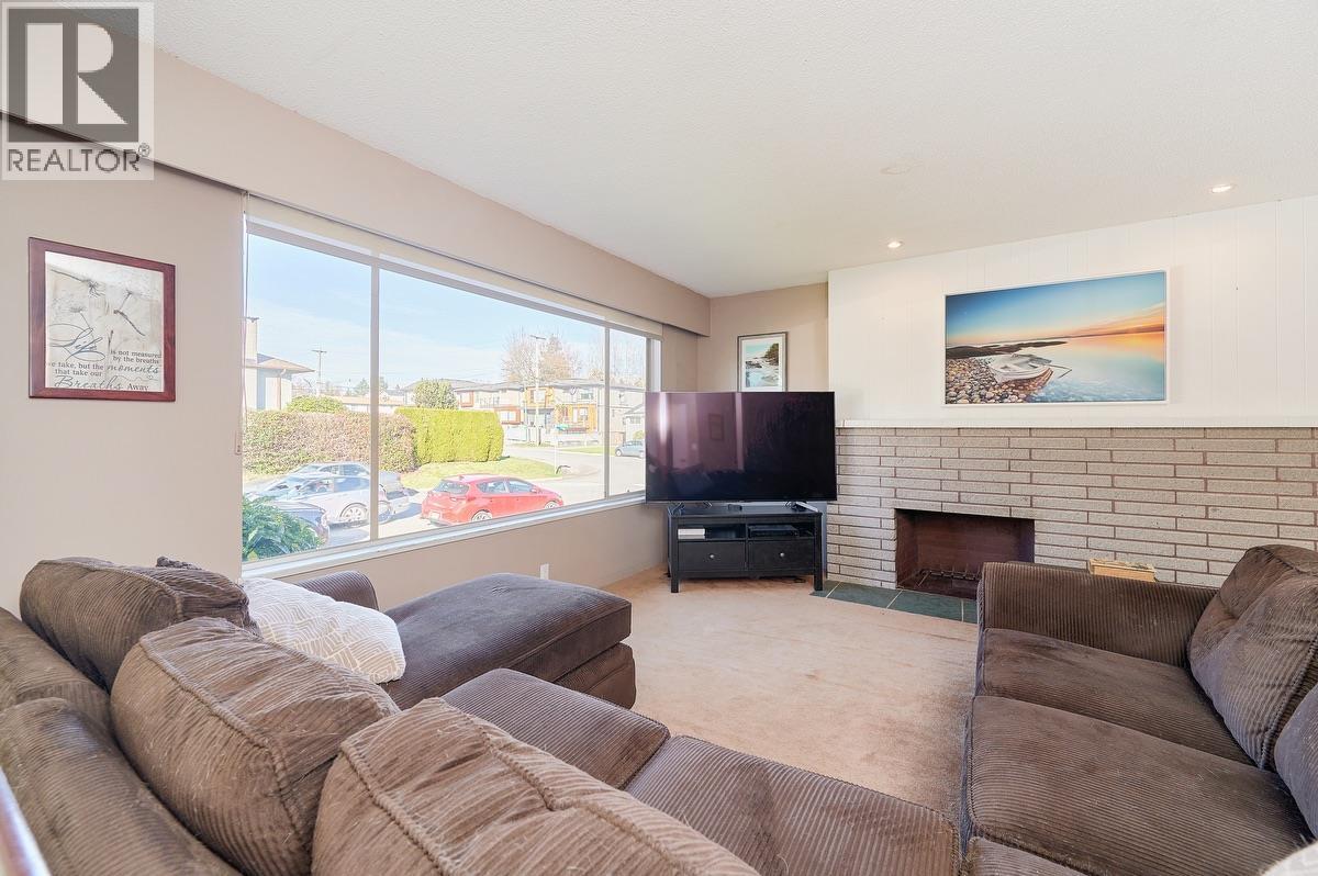 4086 Lister Court, Burnaby, British Columbia  V5G 2C2 - Photo 3 - R3097747