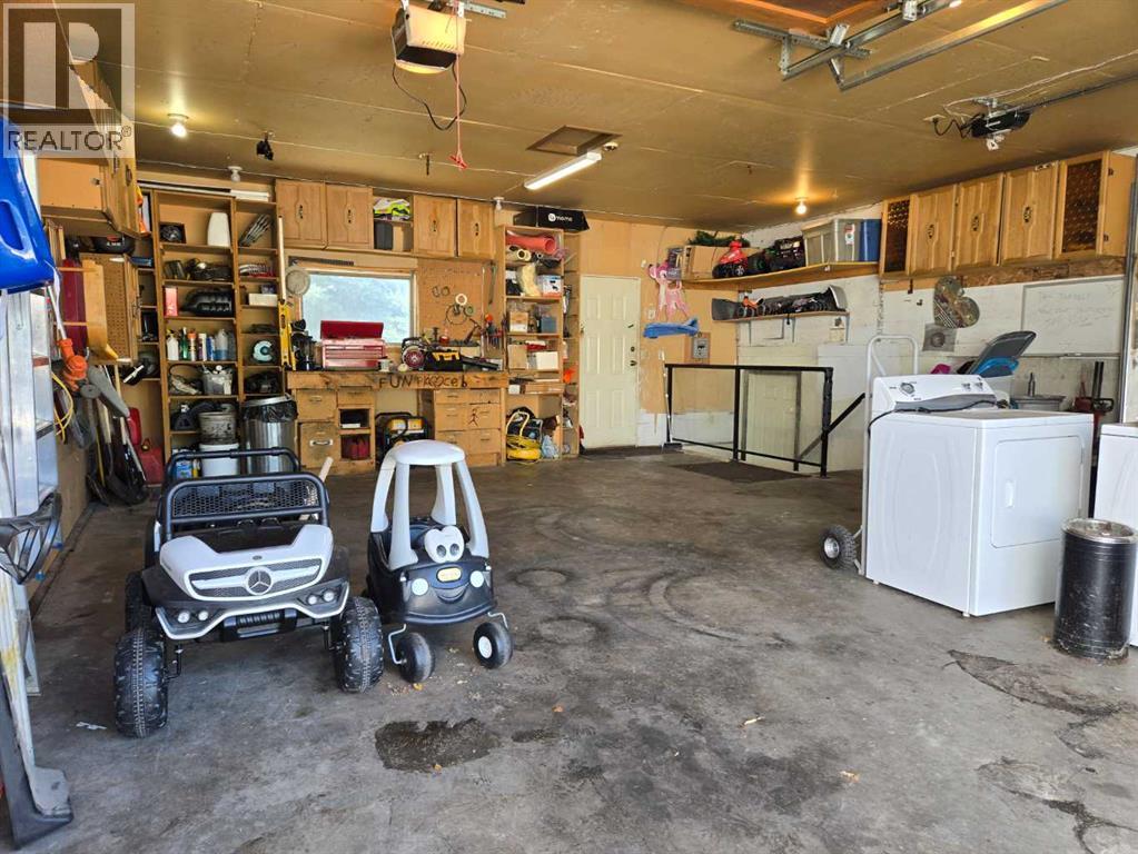 3002 225 Street, Bellevue, Alberta  T0K 0C0 - Photo 25 - A2264792