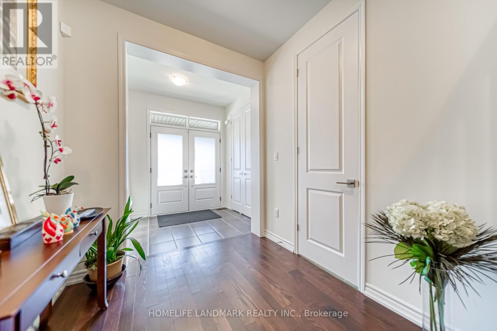 294 Valermo Drive, Toronto, Ontario  M8W 3E4 - Photo 3 - W12864450