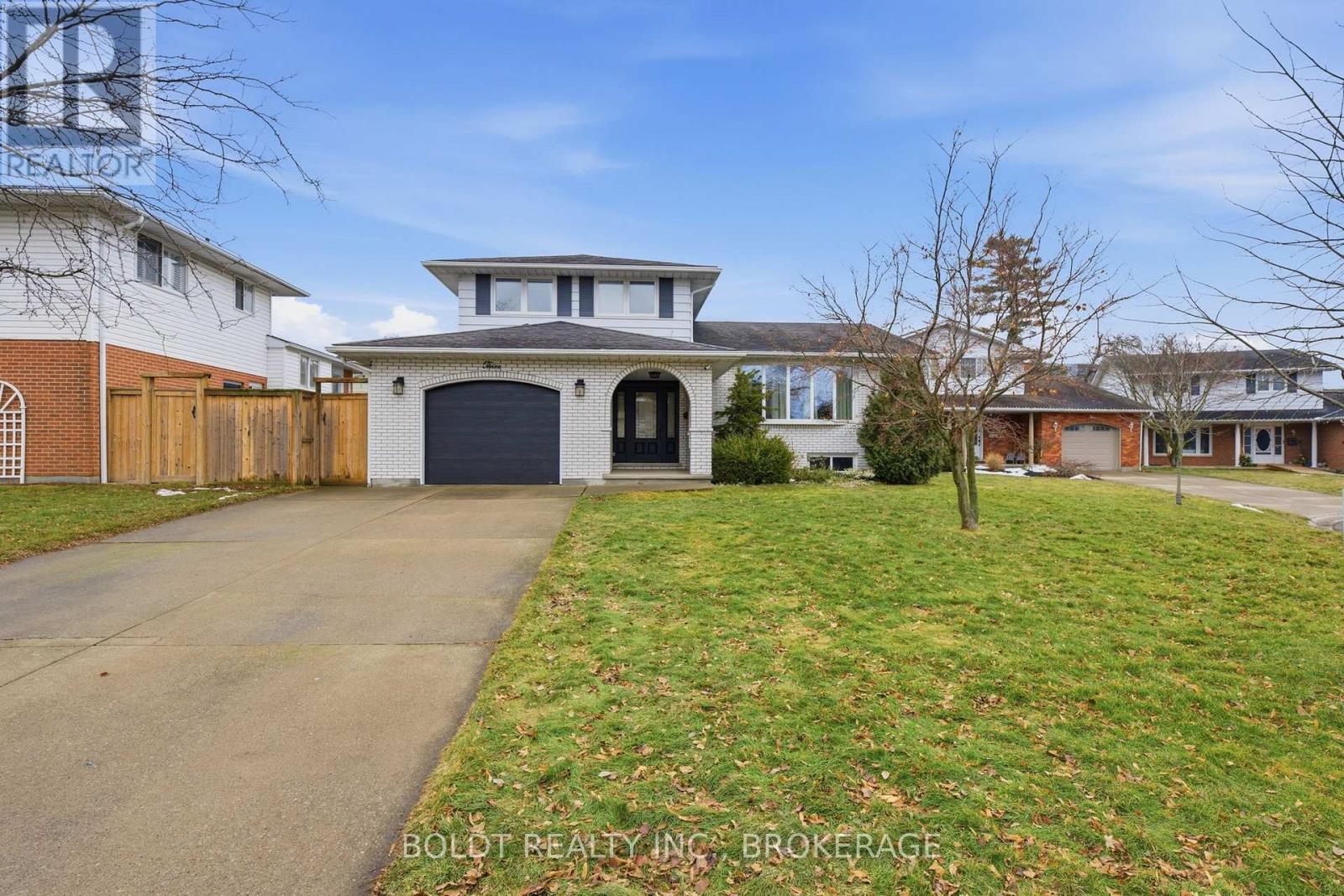 3 Wendover Place, St. Catharines, Ontario  L2N 6T9 - Photo 3 - X12864460