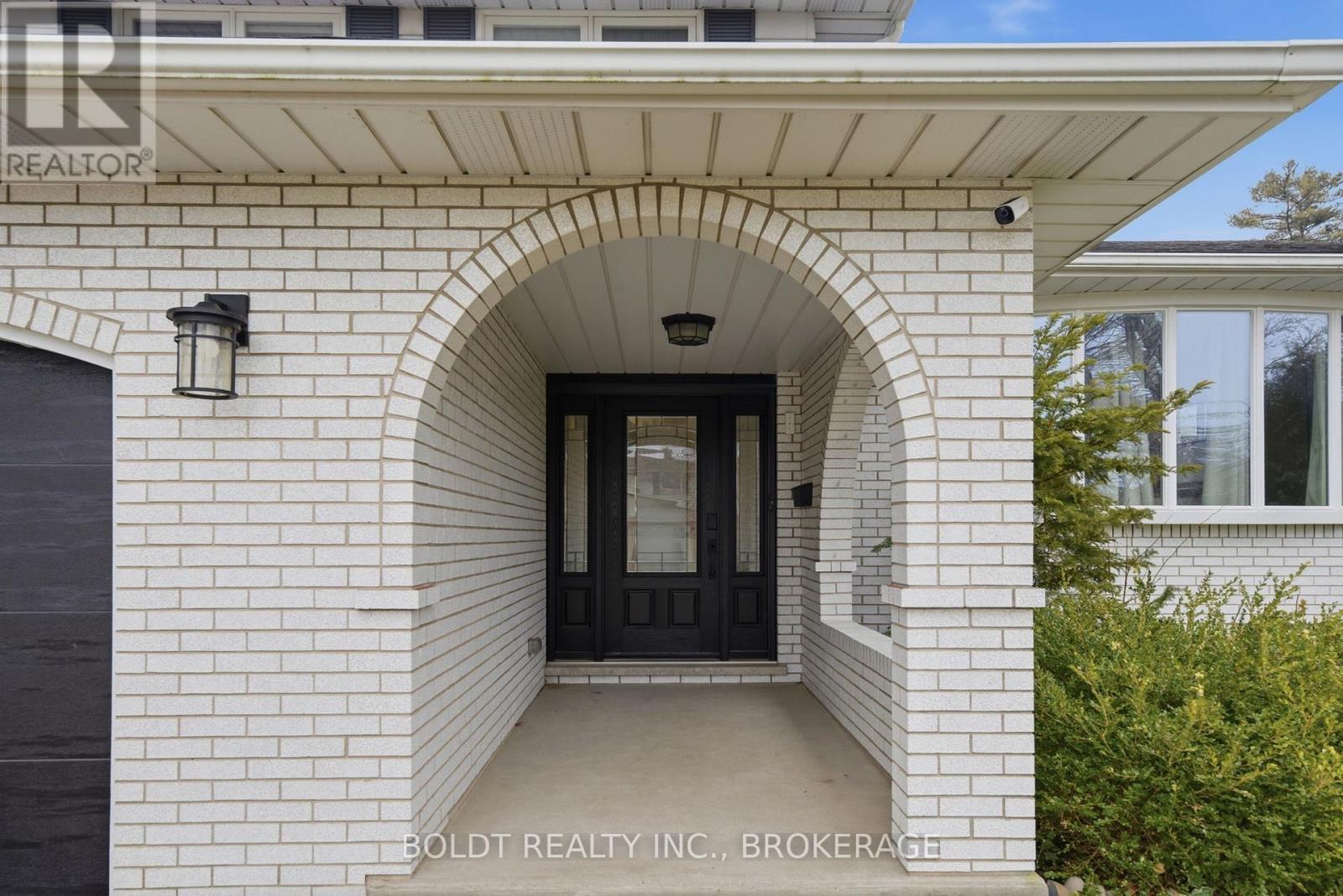 3 Wendover Place, St. Catharines, Ontario  L2N 6T9 - Photo 4 - X12864460