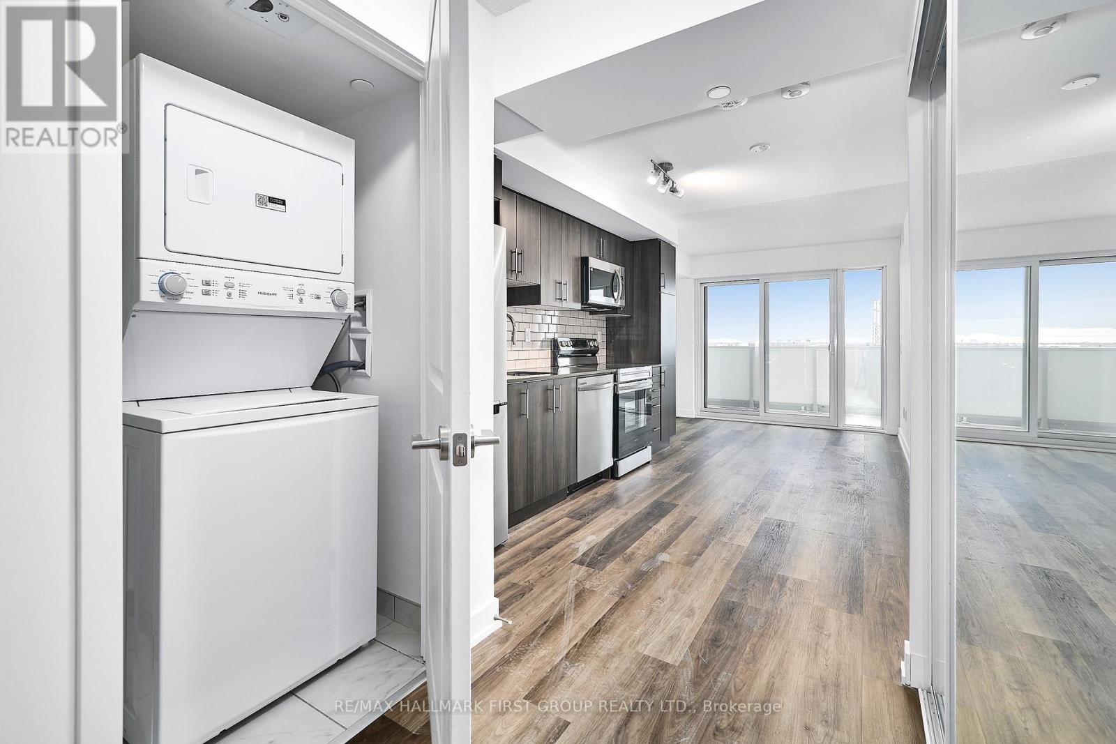 604 - 1010 Sandy Beach Road, Pickering, Ontario  L1W 0C7 - Photo 3 - E12864480