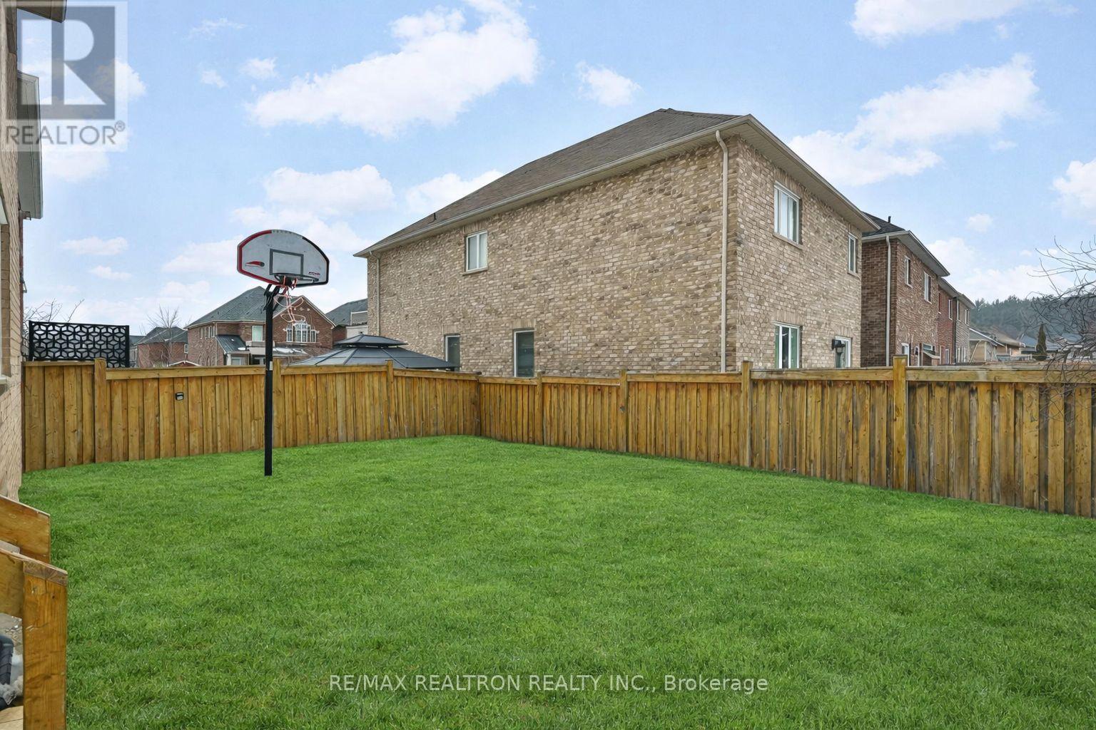 16 Mckenzie Way, Bradford West Gwillimbury, Ontario  L3Z 0K1 - Photo 44 - N12858944