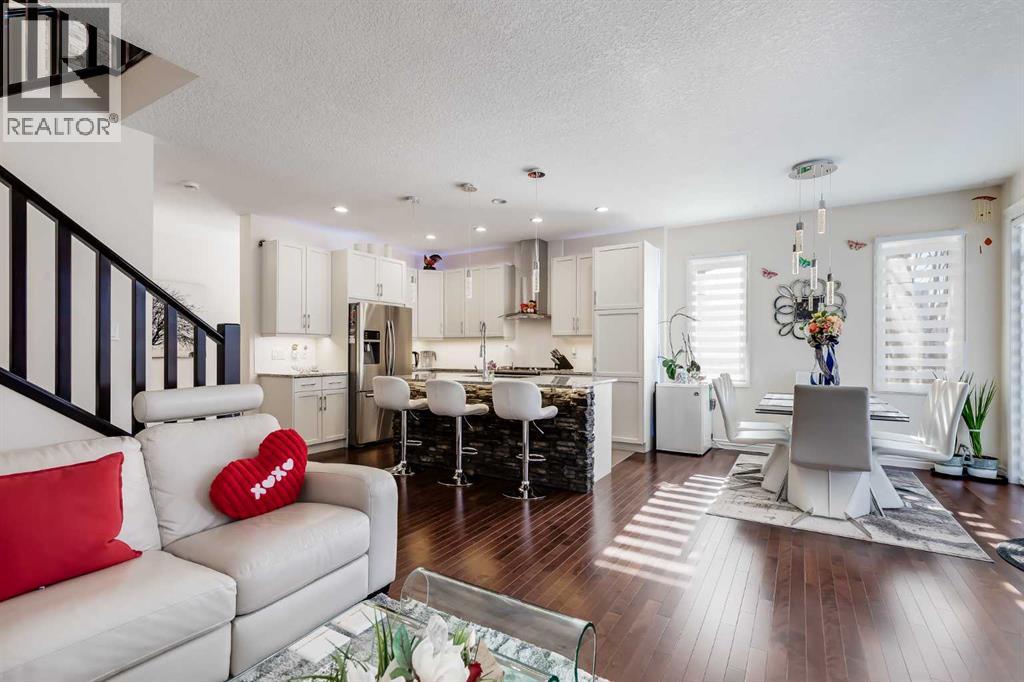 87 Evanswood Circle Nw, Calgary, Alberta  T3P 0K2 - Photo 7 - A2289611