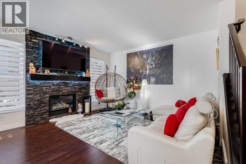 87 Evanswood Circle Nw, Calgary, Alberta  T3P 0K2 - Photo 5 - A2289611