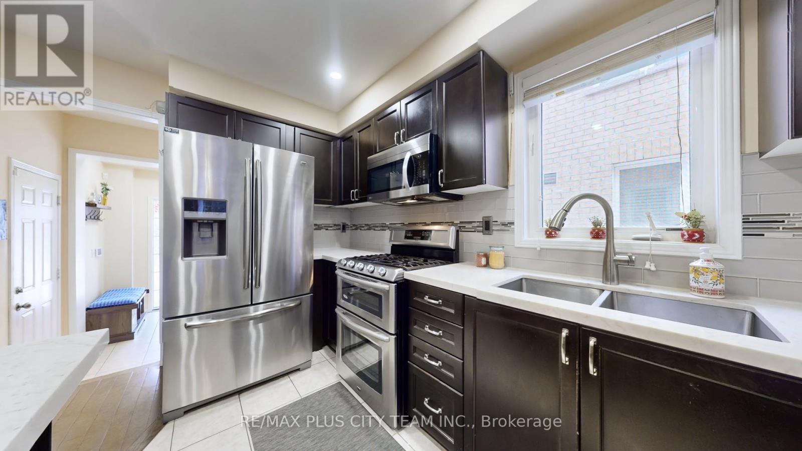 16 Edison Way, Whitby, Ontario  L1R 0M3 - Photo 18 - E12850824