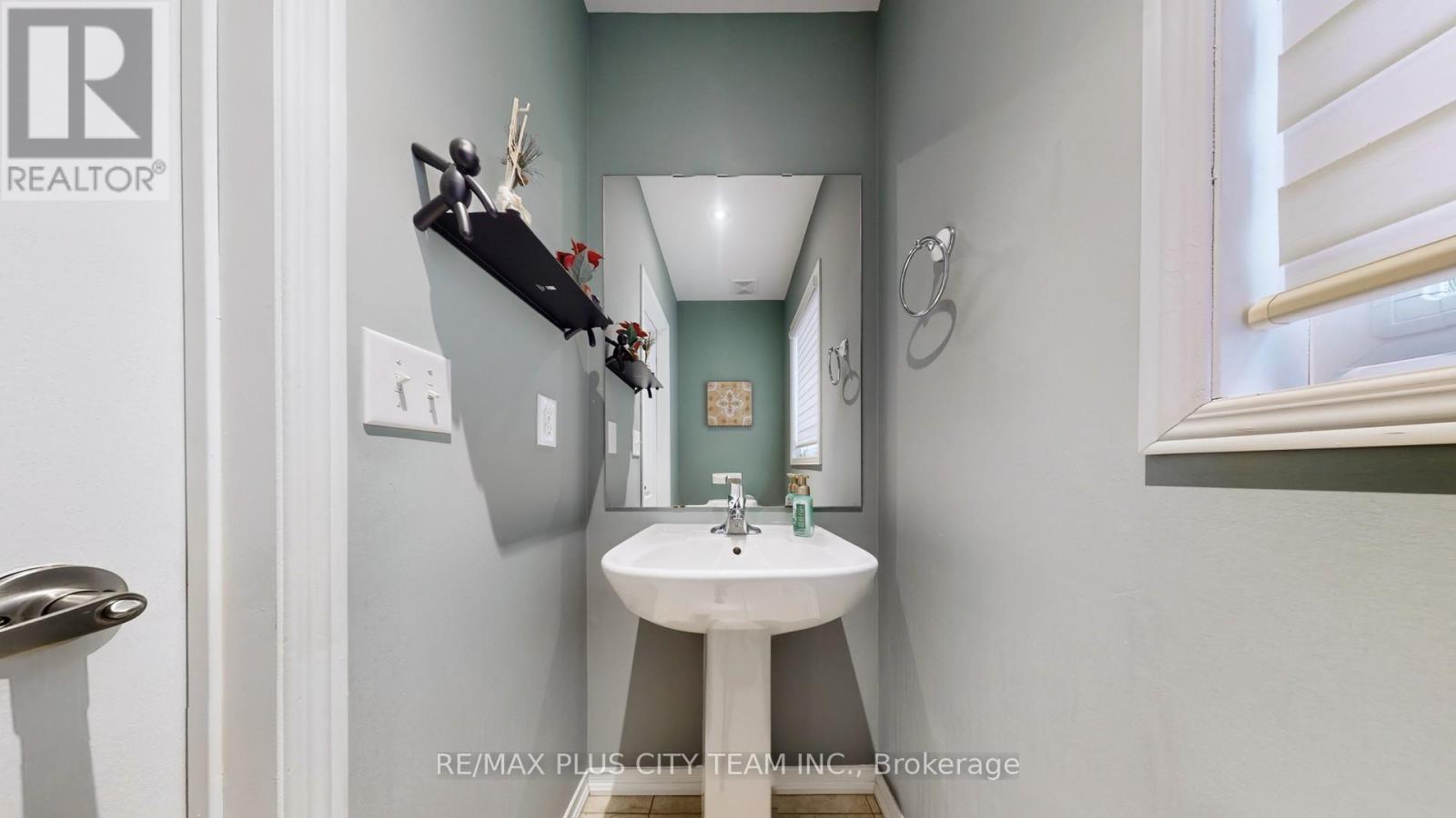 16 Edison Way, Whitby, Ontario  L1R 0M3 - Photo 23 - E12850824