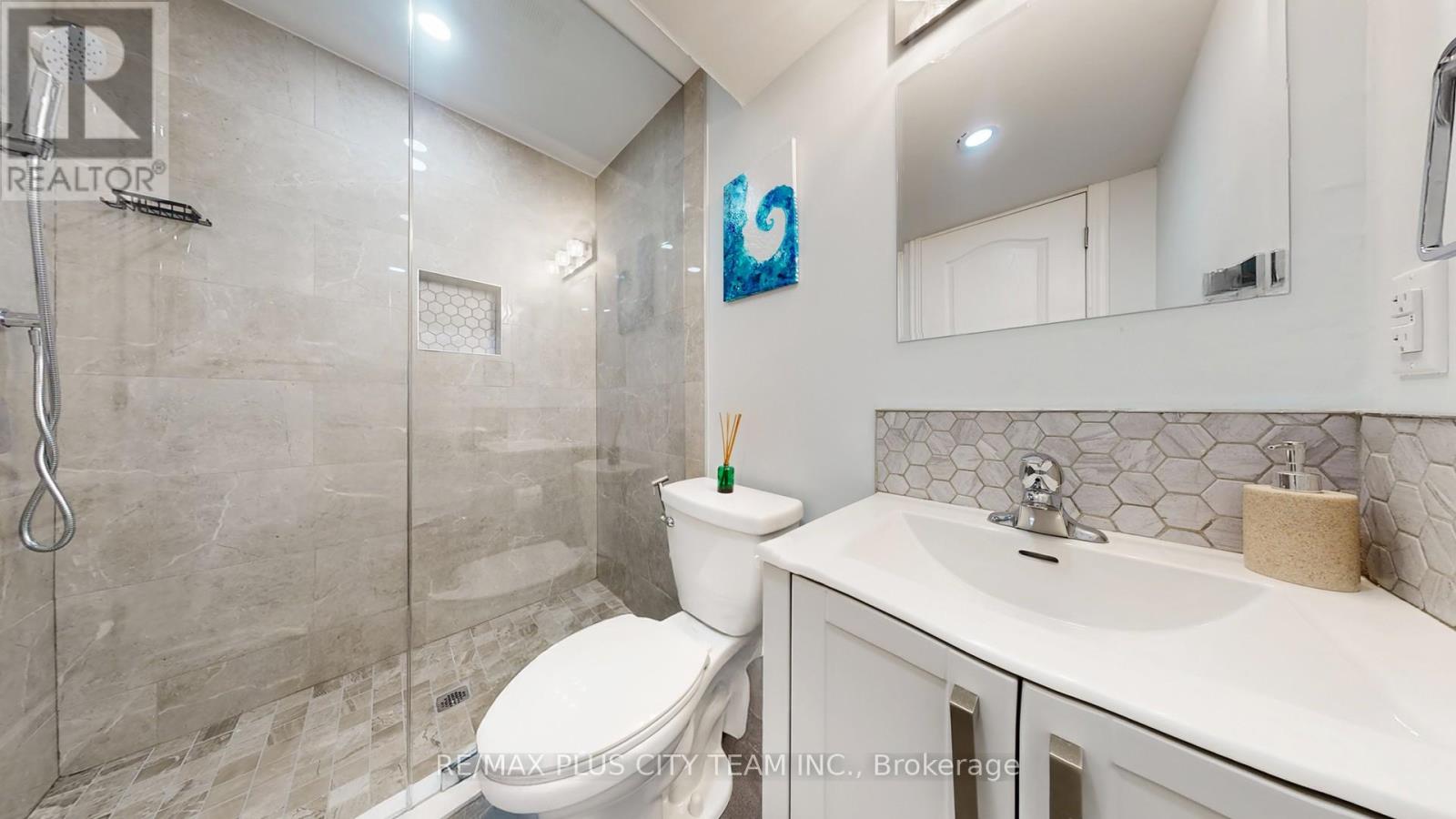 16 Edison Way, Whitby, Ontario  L1R 0M3 - Photo 38 - E12850824