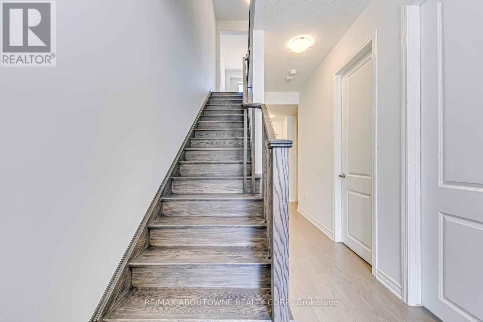 1365 William Halton Parkway, Oakville, Ontario  L6M 5N9 - Photo 10 - W12863630