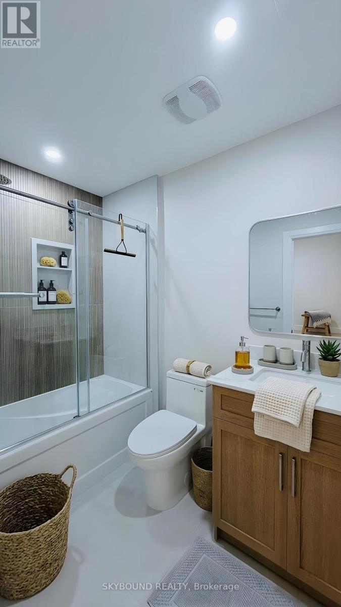 5467 Bullrush Drive, Mississauga, Ontario  L5V 1Z1 - Photo 6 - W12856778