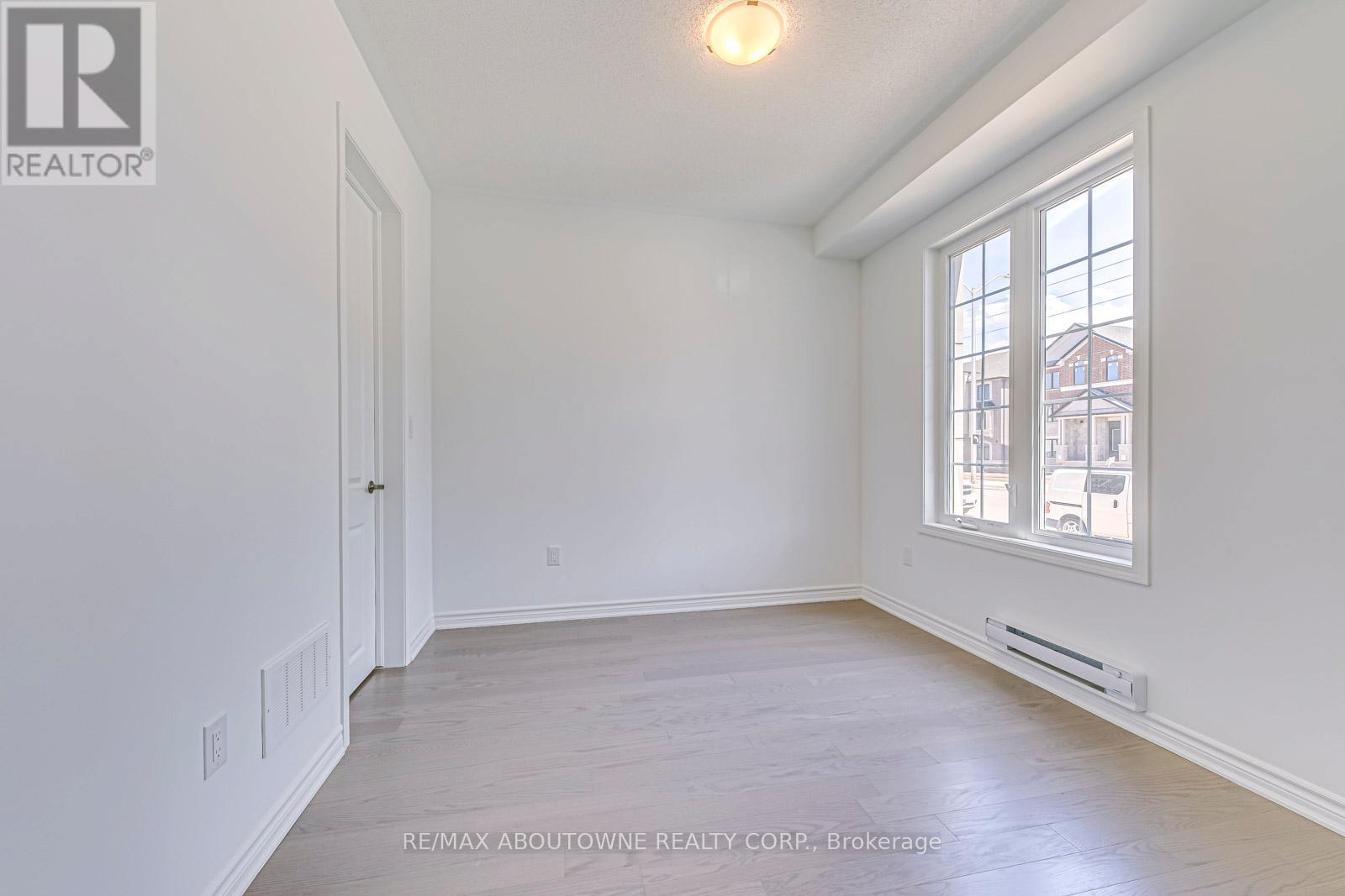 1365 William Halton Parkway, Oakville, Ontario  L6M 5N9 - Photo 5 - W12863630