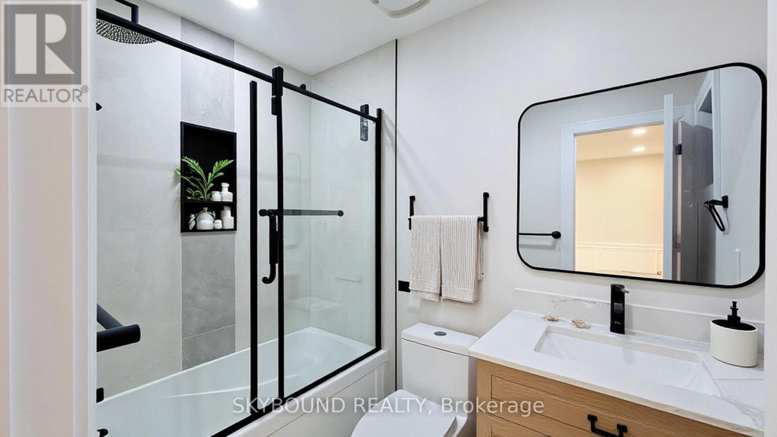 5467 Bullrush Drive, Mississauga, Ontario  L5V 1Z1 - Photo 8 - W12856778