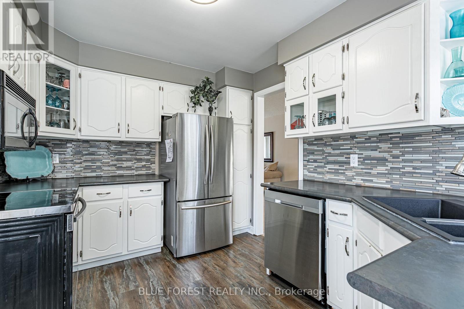 14 Eric Drive, Thames Centre, Ontario  N0L 1G1 - Photo 11 - X12864586