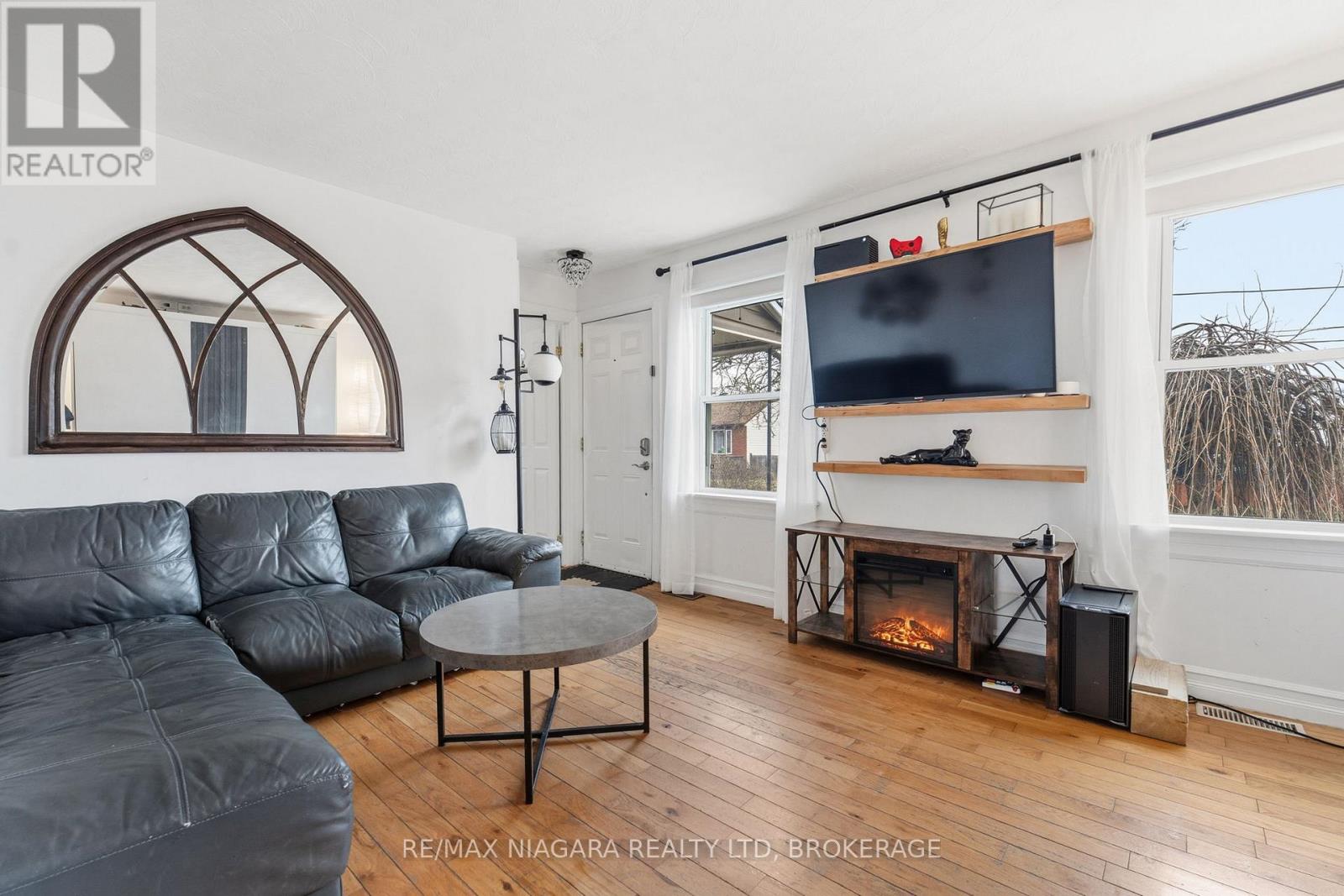 5 Homewood Avenue, St. Catharines, Ontario  L2M 5L2 - Photo 2 - X12864566