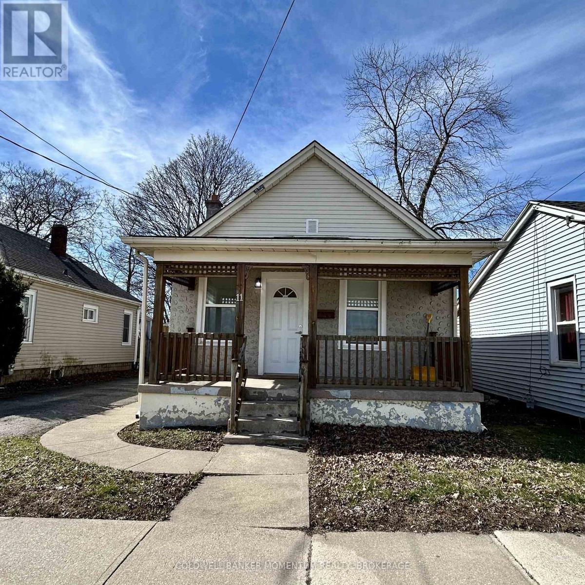 11 Greenlaw Place, St. Catharines, Ontario  L2R 4S5 - Photo 3 - X12864568